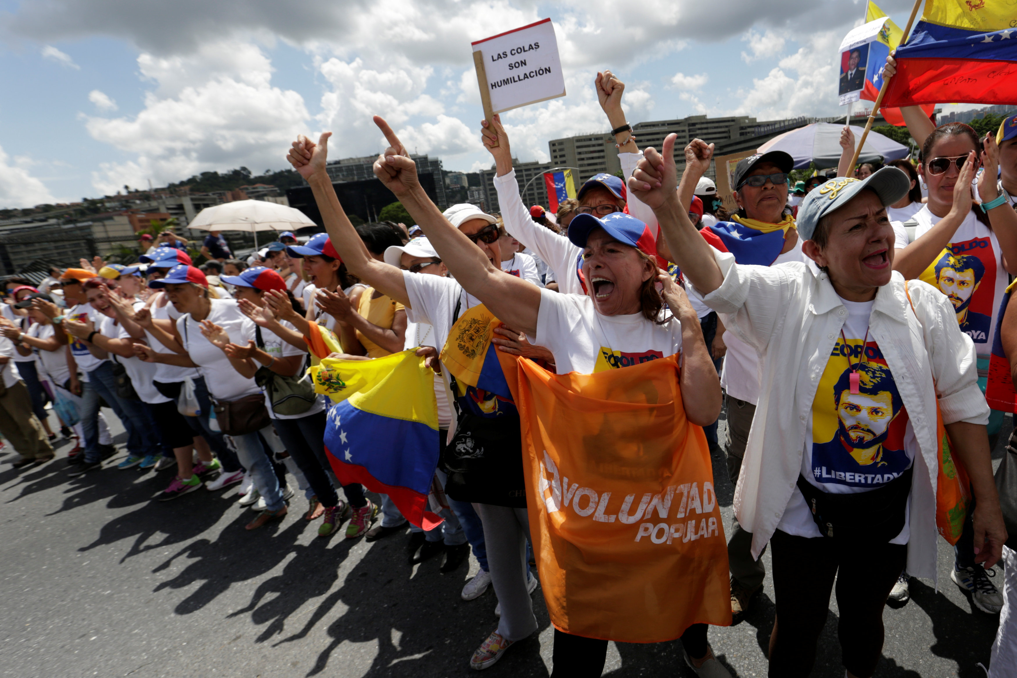 Στον Πάπα ο Μαδούρο την ώρα που η Βενεζουέλα «φωνάζει» πραξικόπημα