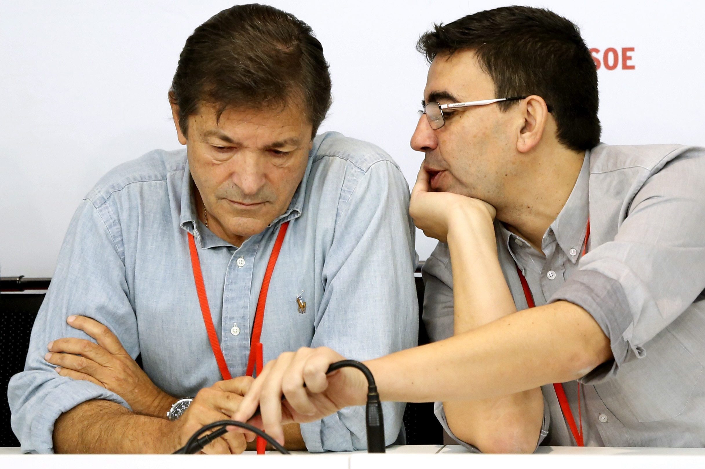 Πρωθυπουργό Ραχόι αποφάσισαν (γκρινιάζοντας) οι Ισπανοί σοσιαλιστές