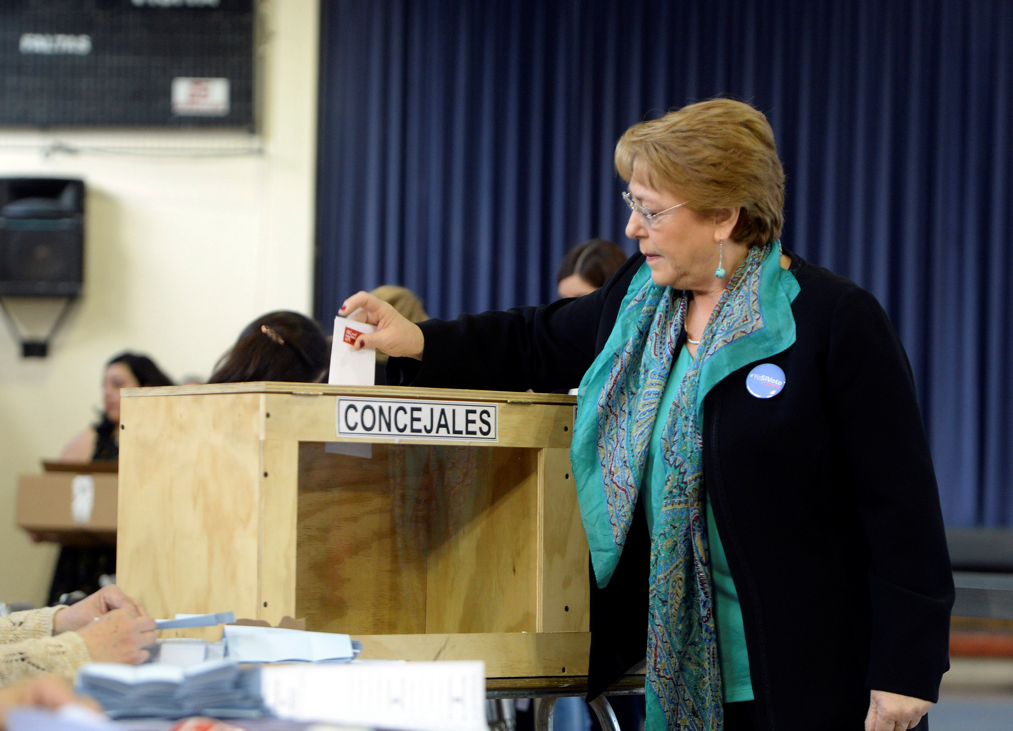 Κατάφερε να ψηφίσει, με την τρίτη, η πρόεδρος της Χιλής