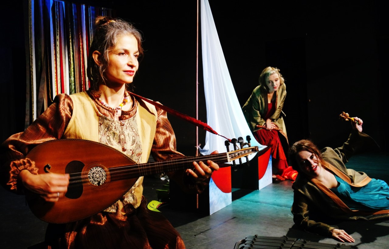 Προσκλήσεις για το λαϊκό παραμύθι με live παραδοσιακή μουσική «Το καράβι με το φόβο»