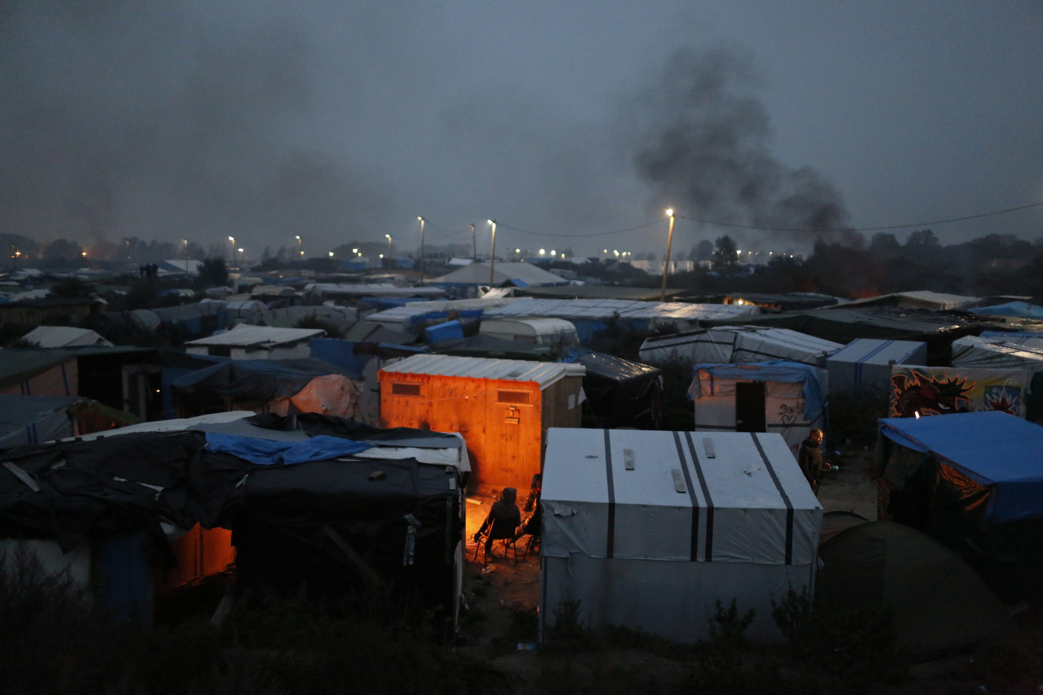 Το ένα τρίτο όσων ήταν στο Καλαί έχουν φύγει, συνεχίζεται η επιχείρηση