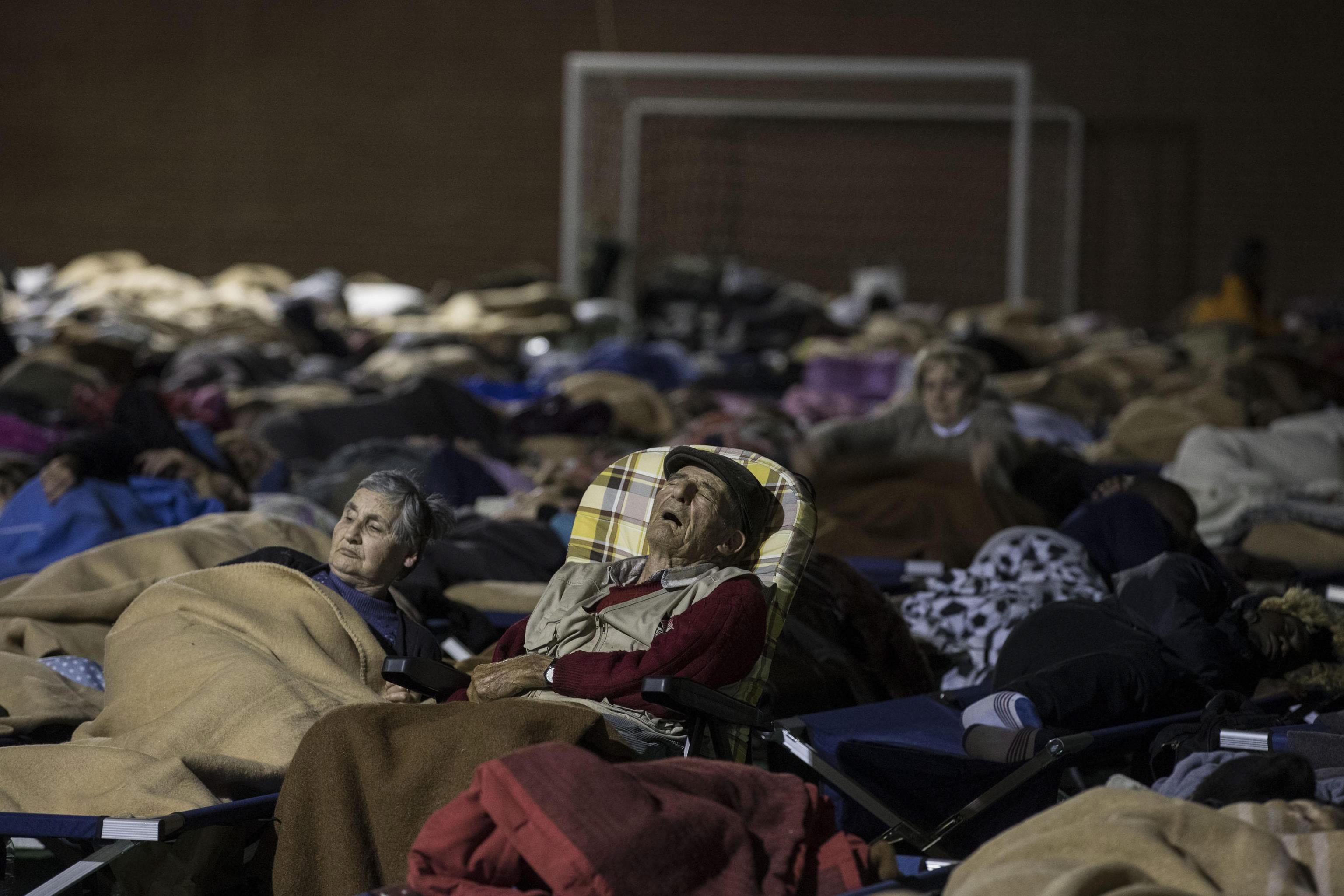 Η γη σείεται ακόμη στην Ιταλία, σε ξενοδοχεία μεταφέρονται οι άστεγοι