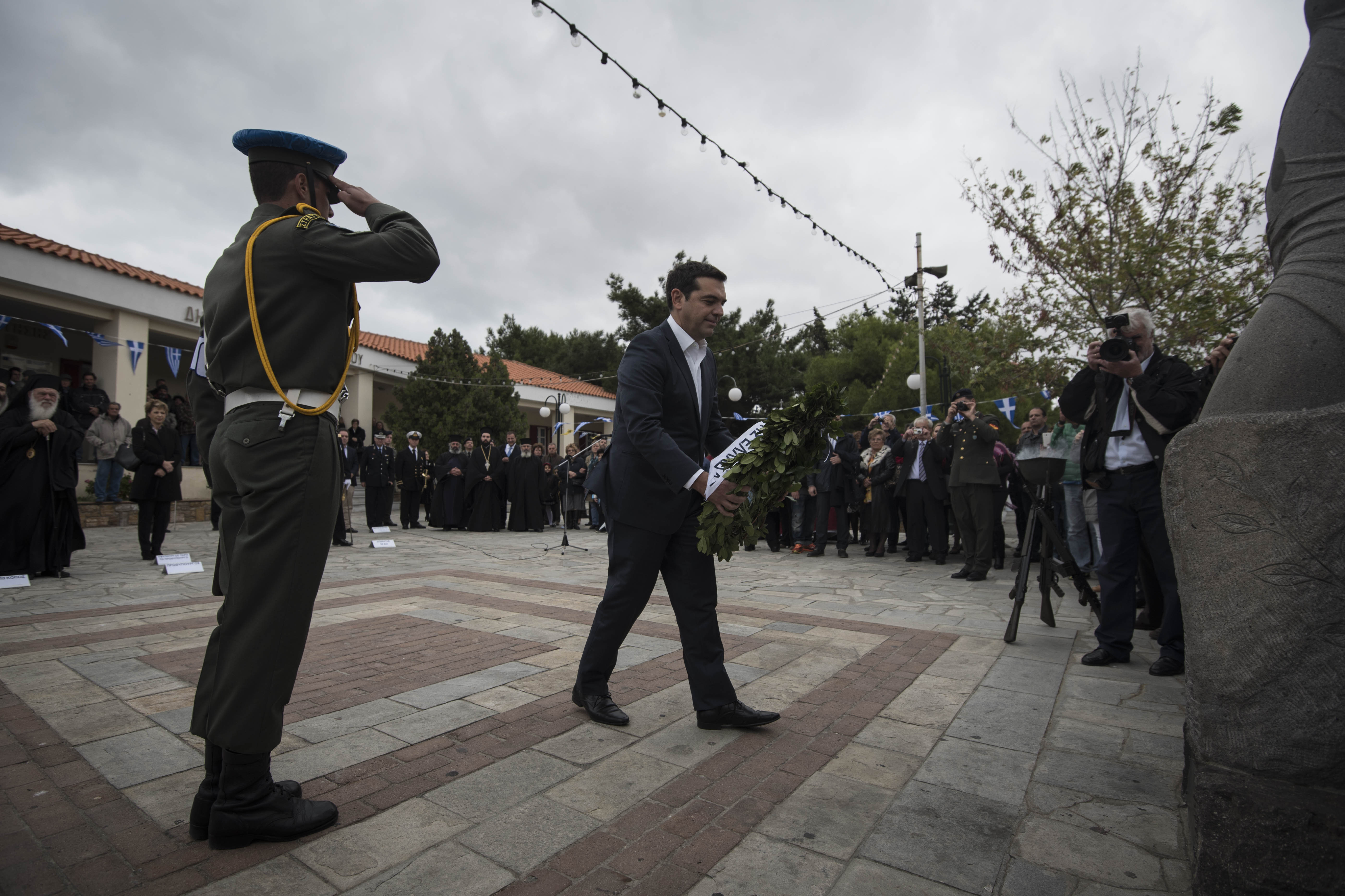 Τσίπρας: Δεν επιτρέπουμε σε κανένα να αμφισβητήσει σπιθαμή ελληνικής γης