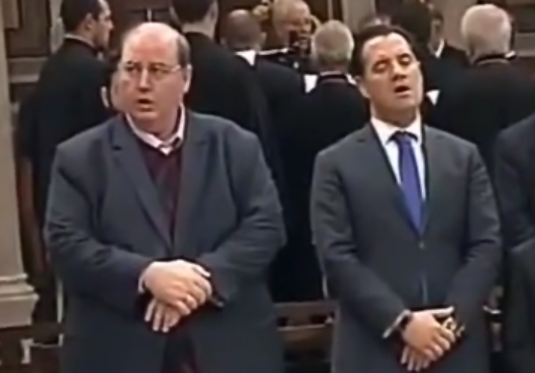 Φίλης – Γεωργιάδης έψαλαν μαζί στη Μητρόπολη Αθηνών