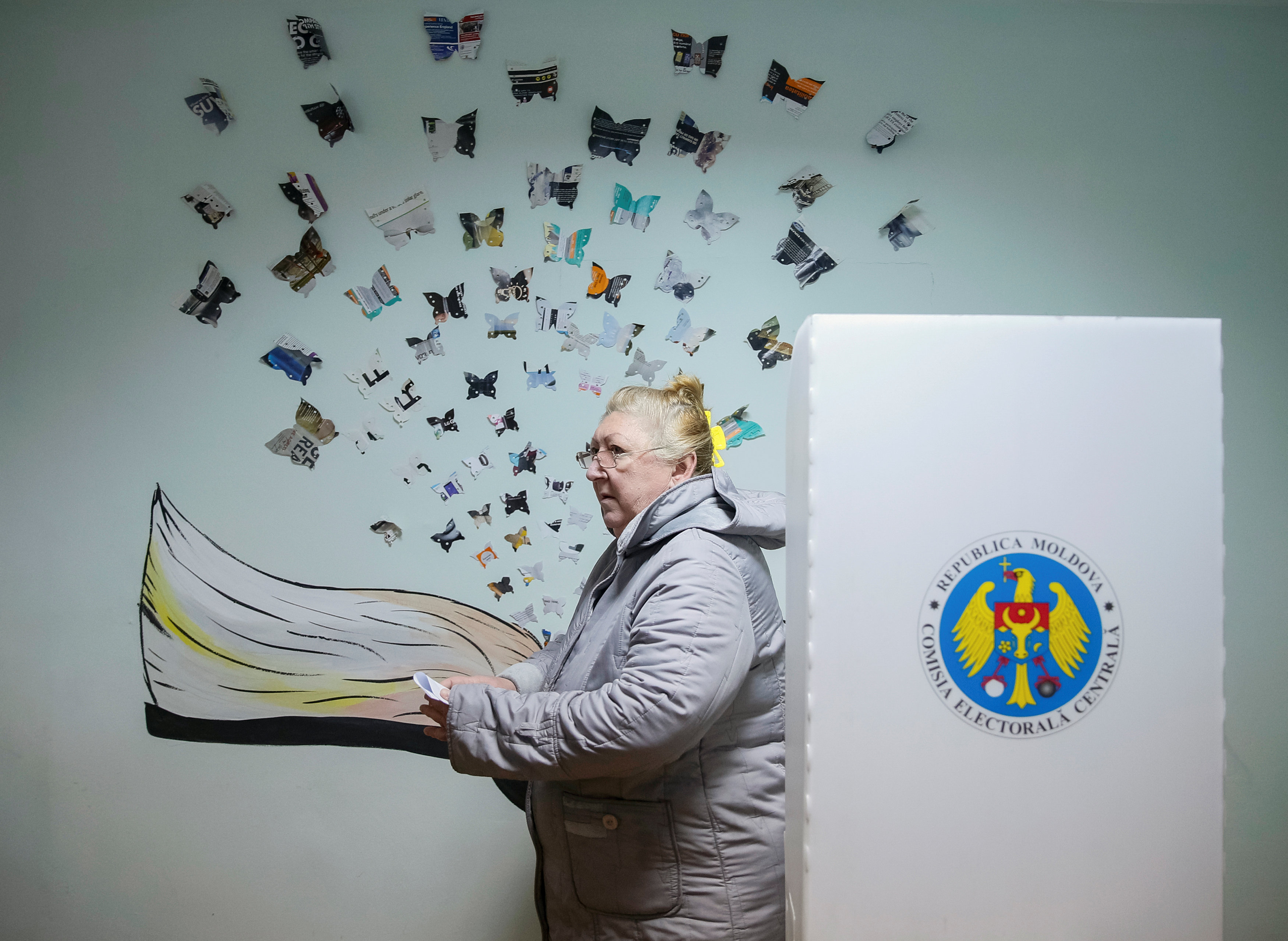 Προεδρικές κάλπες στη Μολδαβία μεταξύ φιλορώσου και φιλοευρωπαίας υποψήφιας
