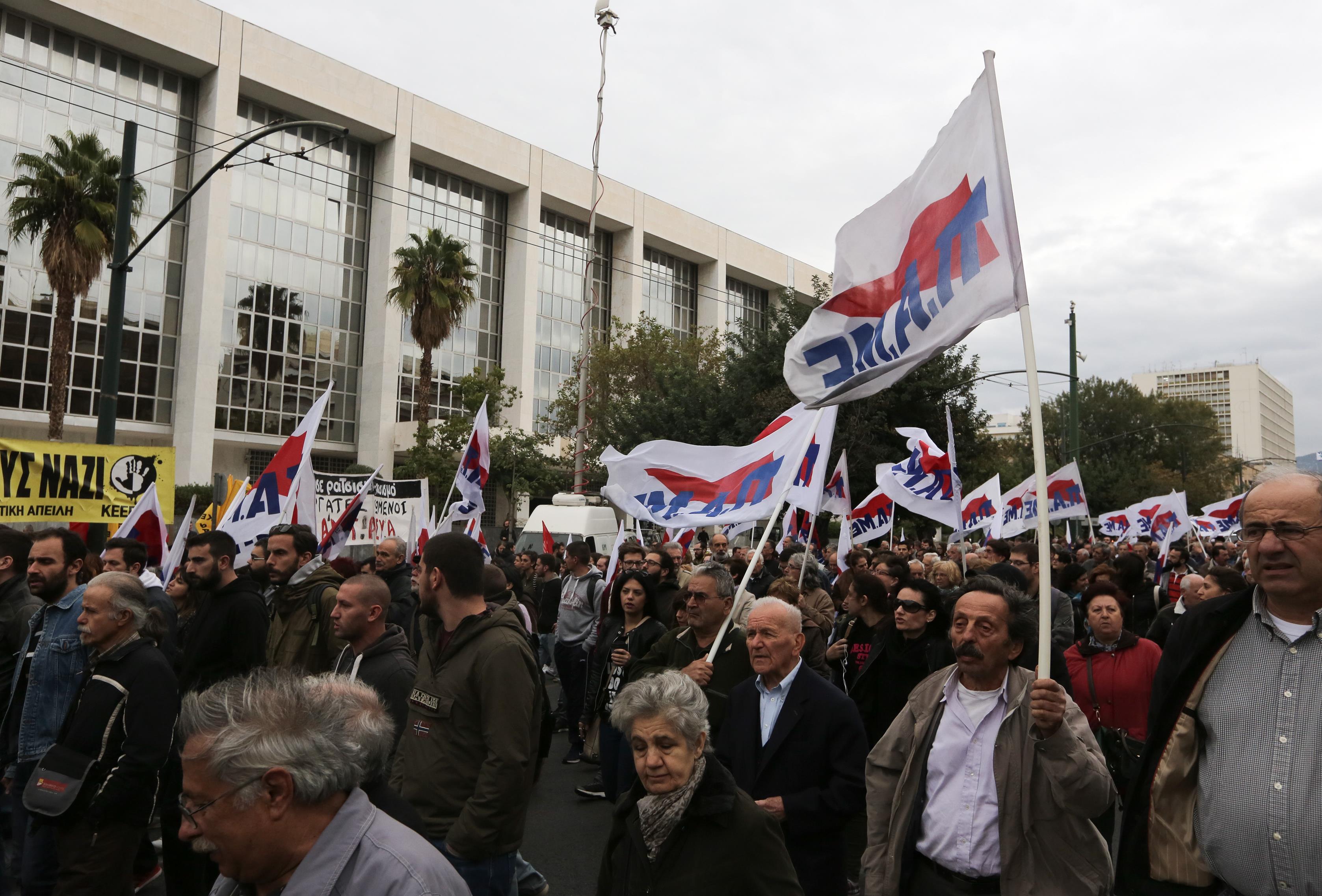 Συγκέντρωση του ΠΑΜΕ στη λεωφόρο Αλεξάνδρας