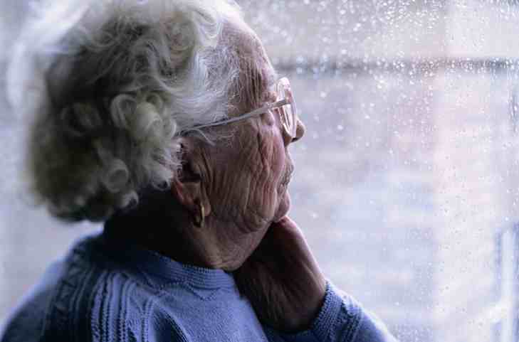 Η μοναξιά ίσως είναι παράγοντας κινδύνου εκδήλωσης νόσου Αλτσχάιμερ