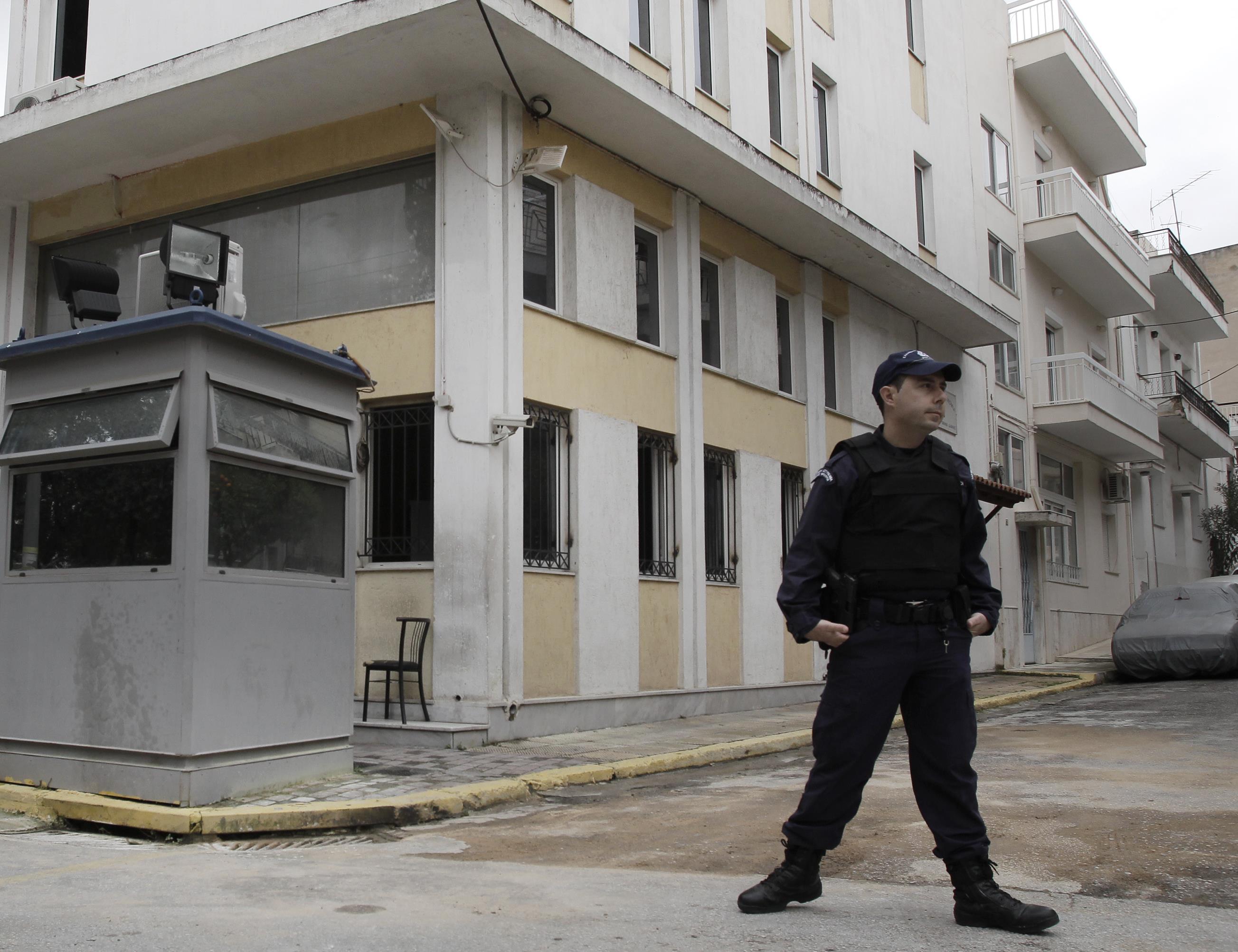 Επίθεση με πέτρες και μπογιές στο αστυνομικό τμήμα Πατησίων