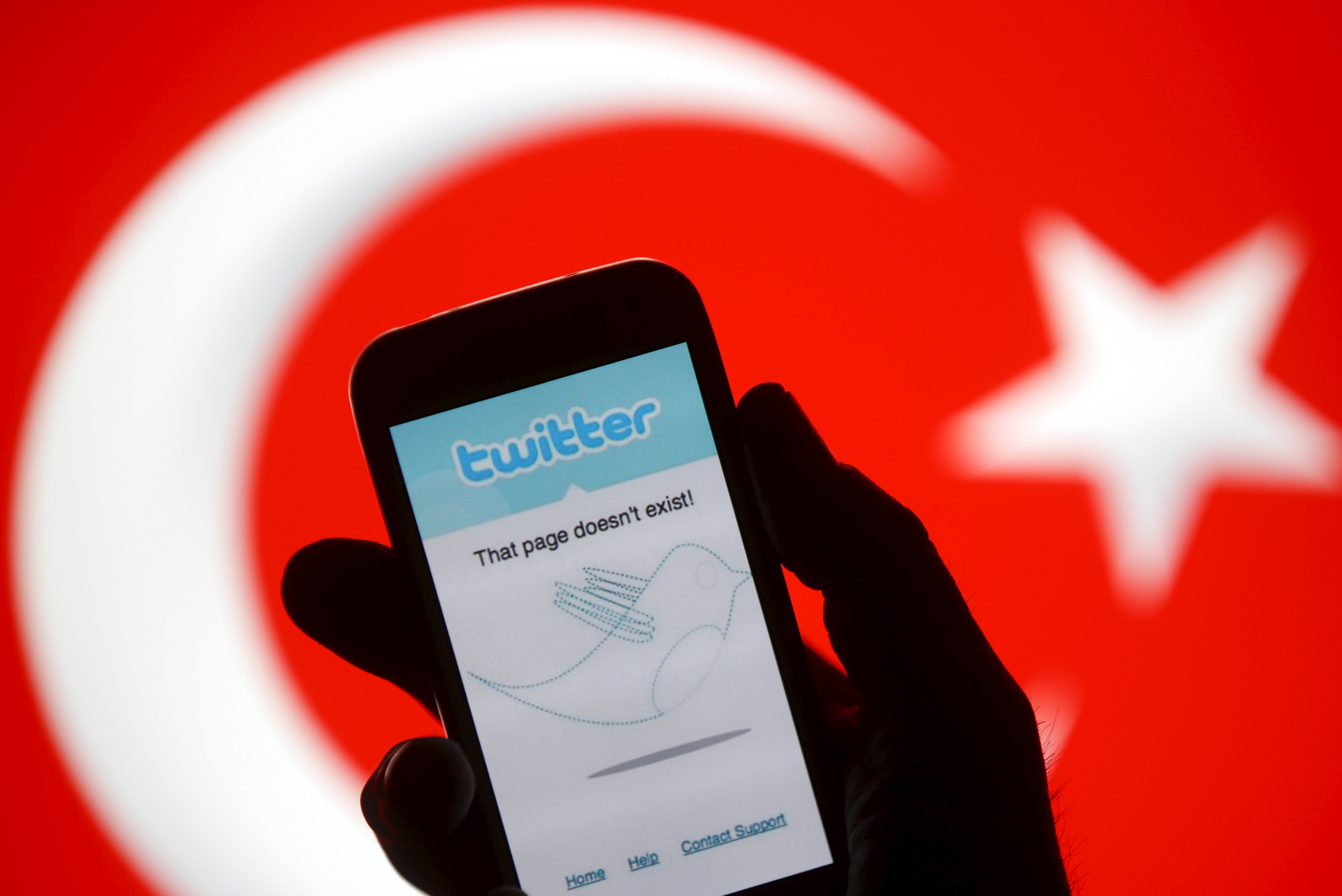 Τουρκικό «μαύρο» σε Twitter και Whatsapp μετά τον γύψο στο φιλοκουρδικό HDP
