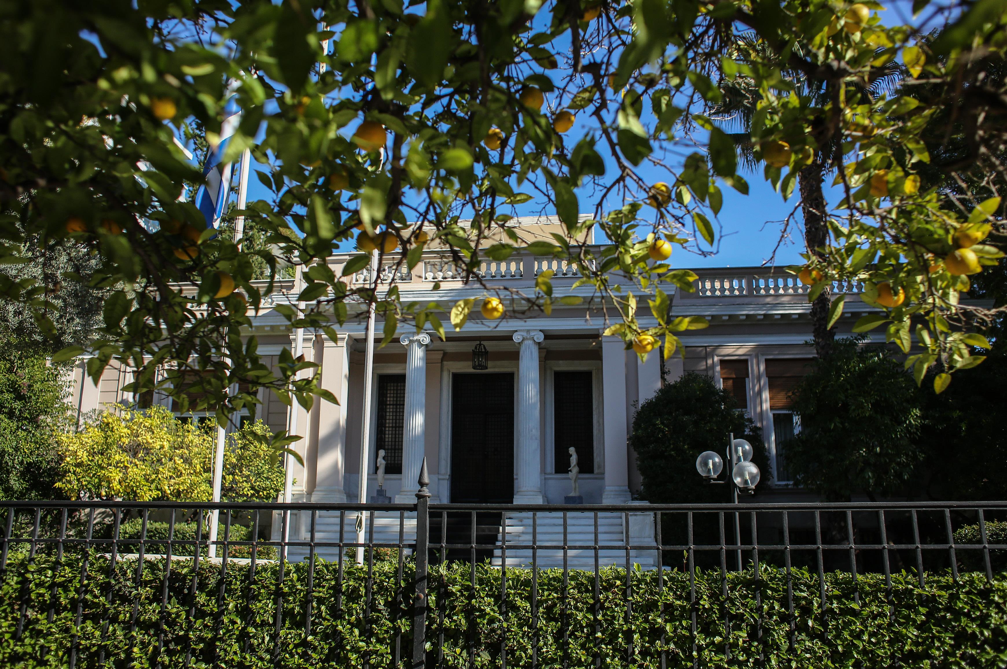 Μαξίμου: Δεν σχολιάζει τις αιχμές Φίλη, στρέφει την προσοχή στην αξιολόγηση