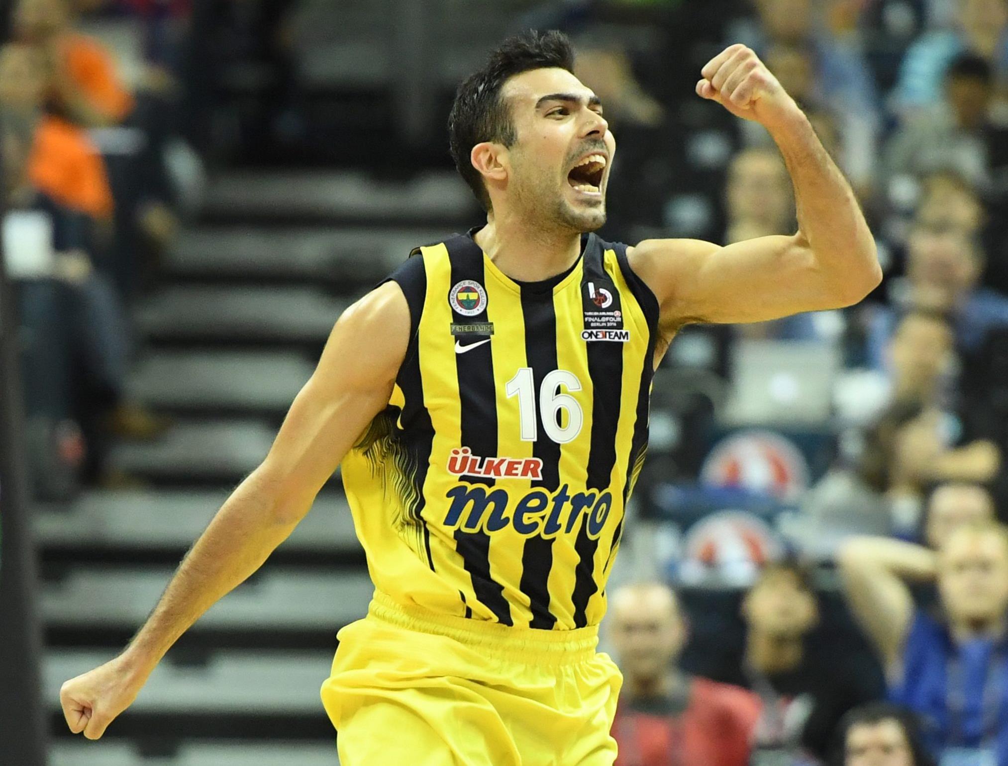 Με υπογραφή Σλούκα η «Φενέρ» επέστρεψε στις νίκες