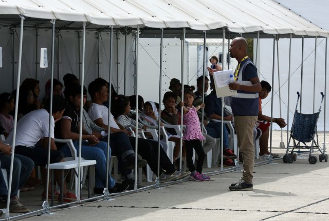 Το Βέλγιο αποσύρει από τα νησιά τους εμπειρογνώμονες για τους πρόσφυγες