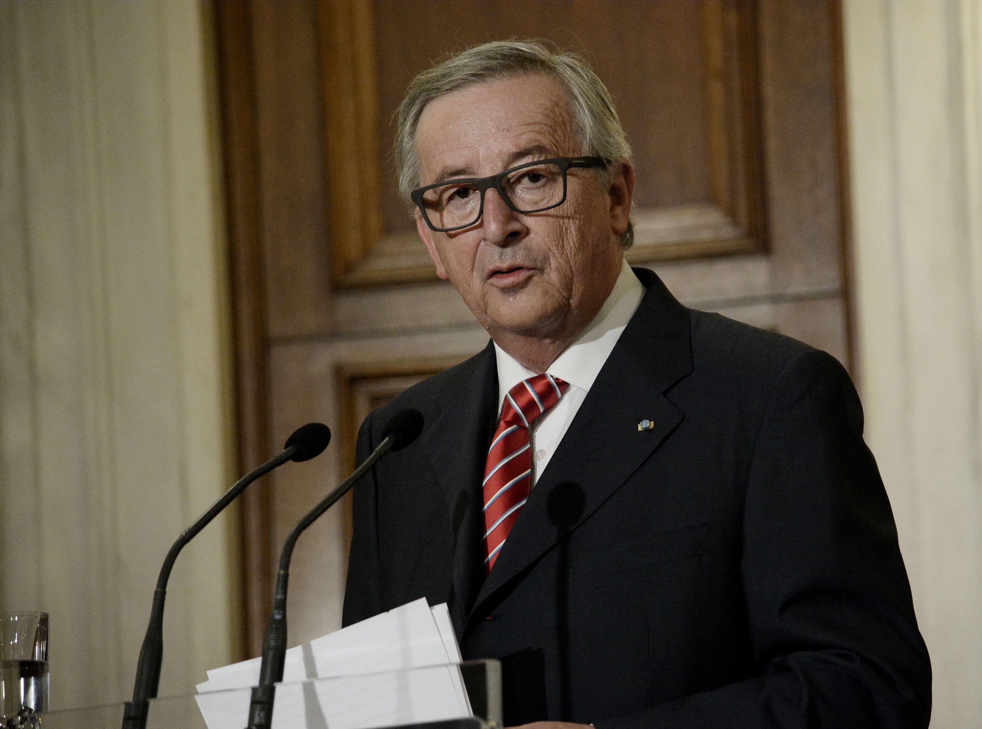 Γιούνκερ προς Αναστασιάδη: Συνεχίστε τις συνομιλίες