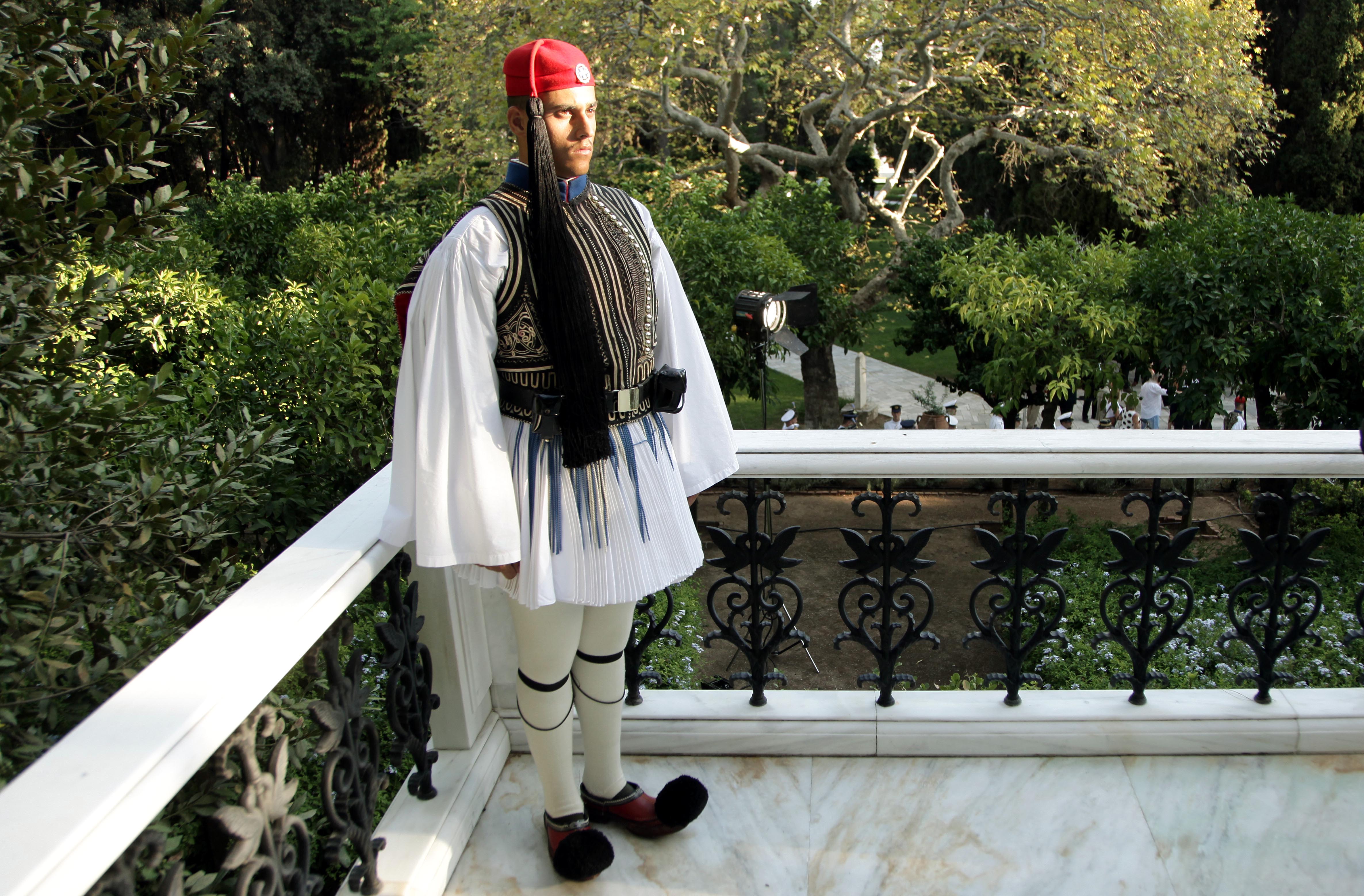 Βιβλίο συλλυπητηρίων στην Προεδρία για τον Κ.Στεφανόπουλο