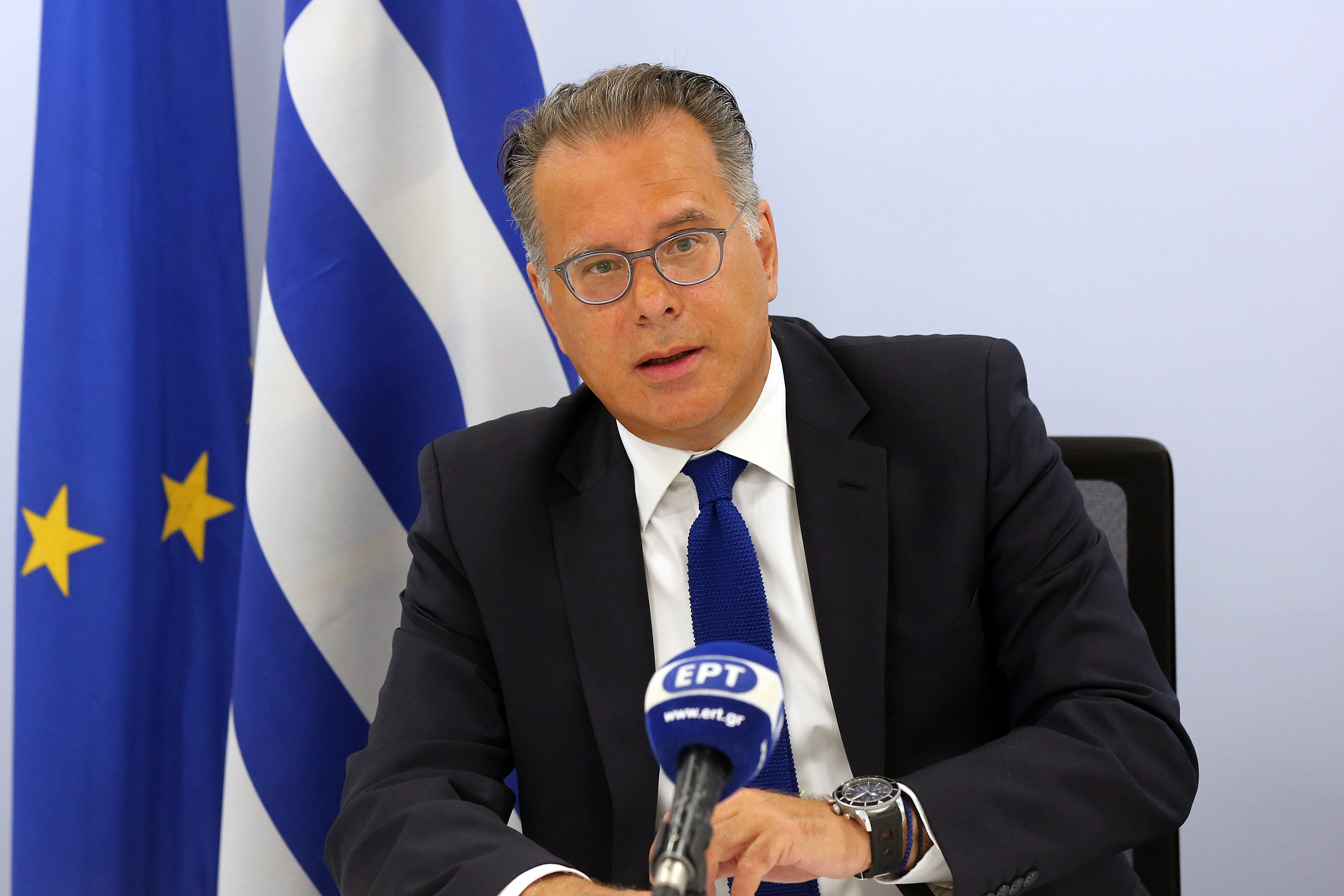 ΝΔ: Η χώρα χρειάζεται ανασχηματισμό πρωθυπουργού