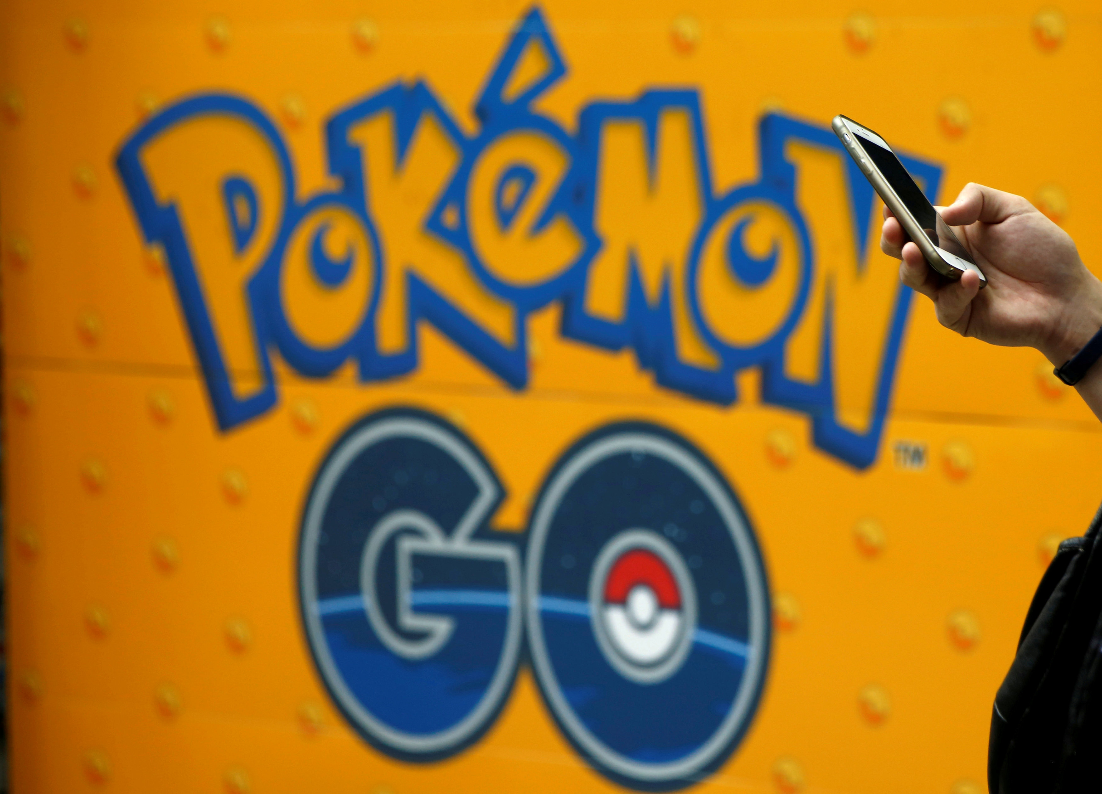 Το Pokemon Go εισβάλει (και) στις ντουλάπες μας