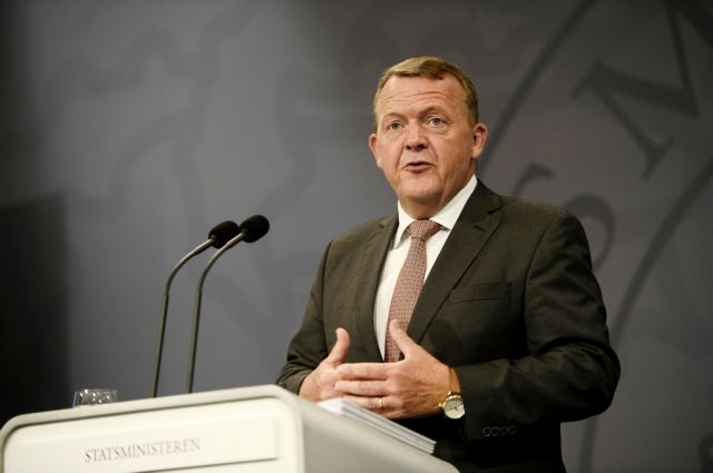 Ο Δανός πρωθυπουργός κρατιέται στην εξουσία με νέα ευρύτερη συμμαχία