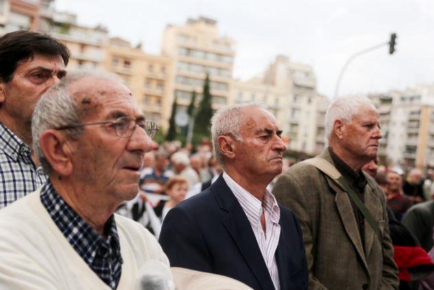 Εφάπαξ και μερίσματα για 30.000 συνταξιούχους δημοσίους υπαλλήλους