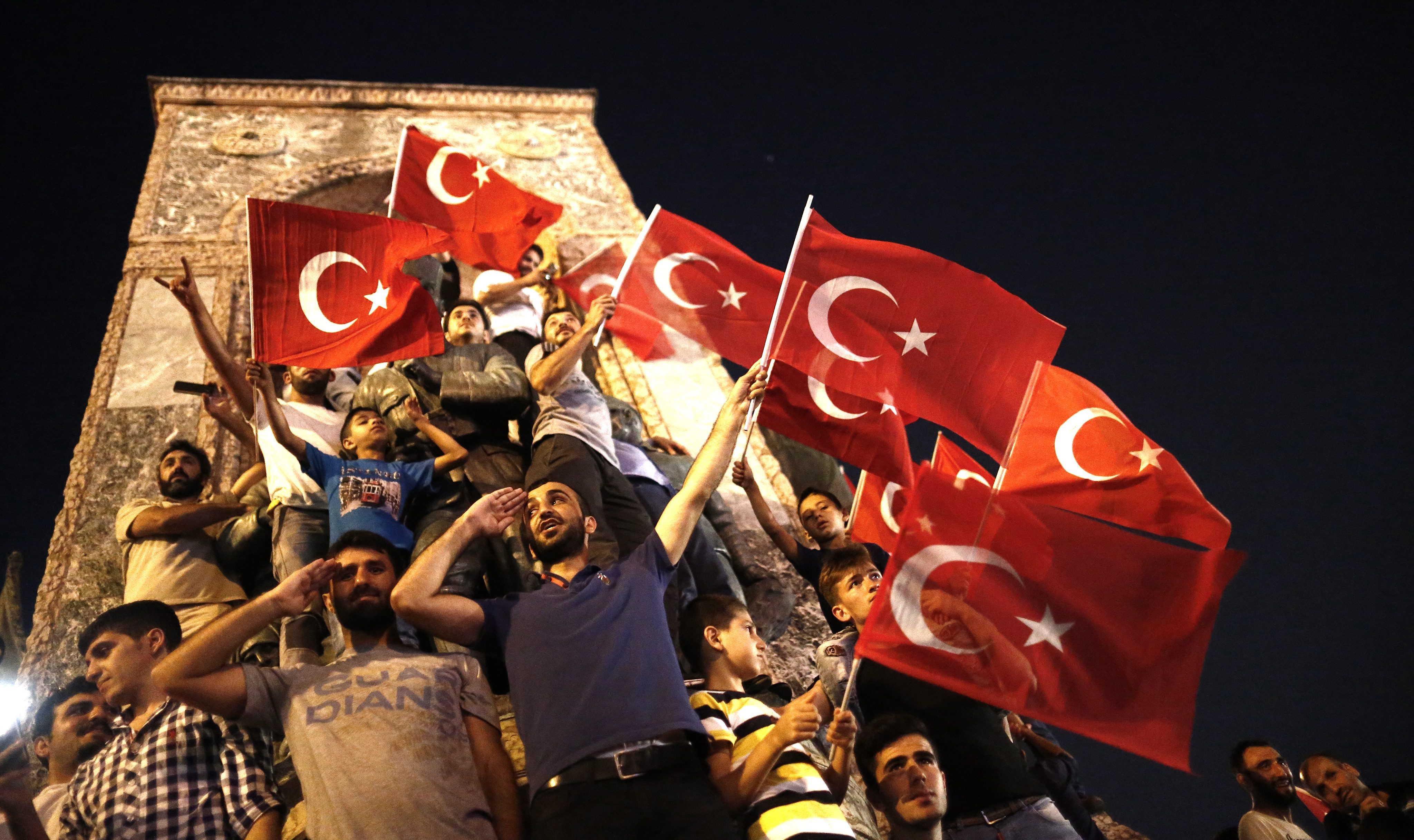Επιβεβαιώνει το ΝΑΤΟ πως τούρκοι στρατιωτικοί ζήτησαν άσυλο από μέλη του