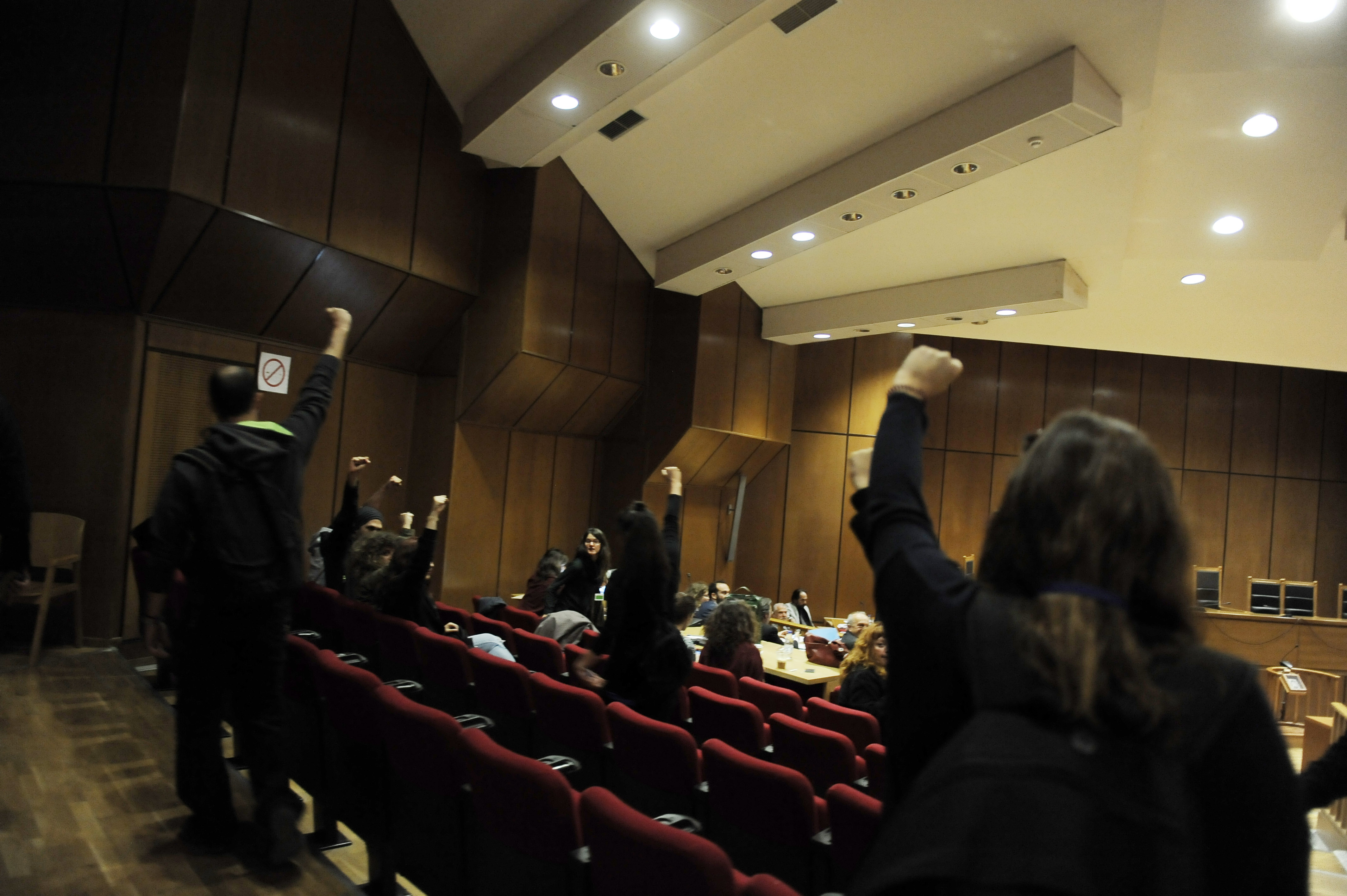 Επεισοδιακή συνεδρίαση και διακοπή στη δίκη της Χρυσής Αυγής στο Εφετείο