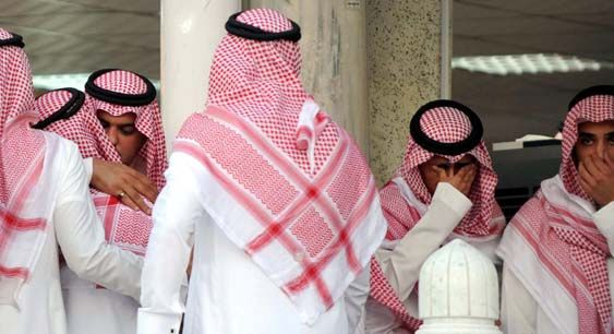 Φυλάκιση και βουρδουλιές σε σαουδάραβα πρίγκιπα επειδή παραβίασε τον νόμο