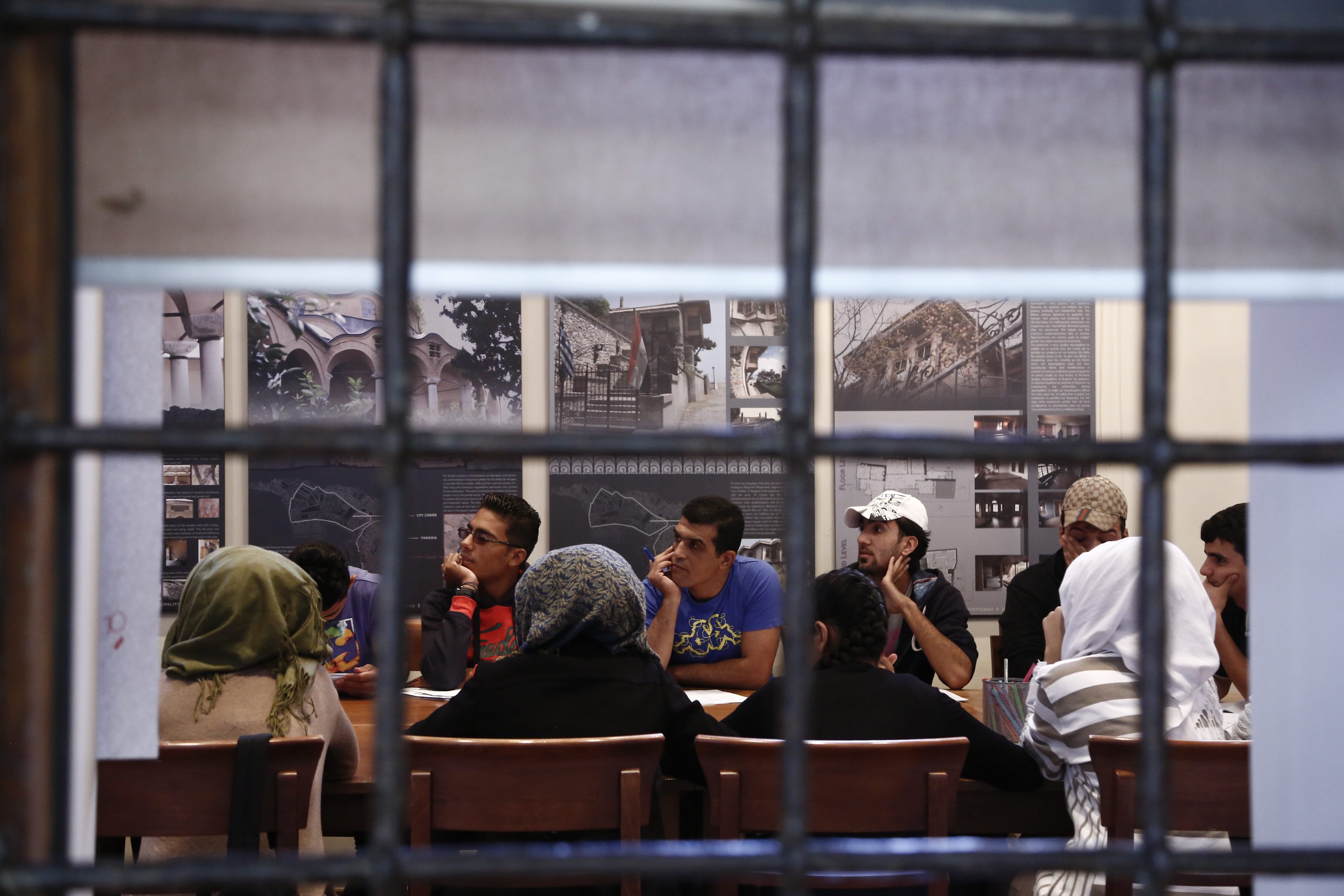 Κομισιόν προς κράτη-μέλη: Εφαρμόστε το πρόγραμμα μετεγκατάστασης προσφύγων