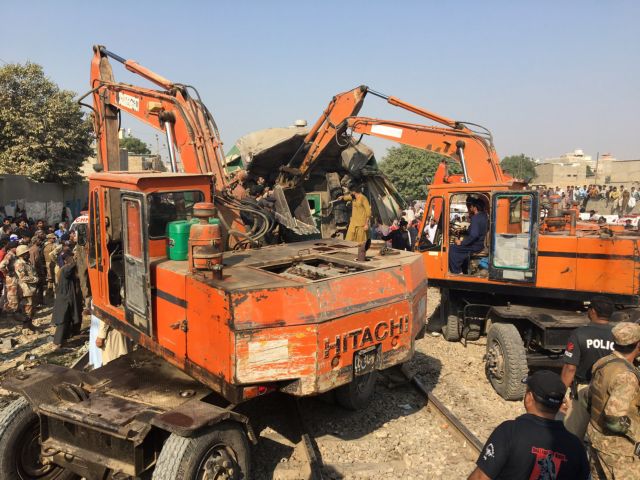 Σιδηροδρομική τραγωδία με 21 νεκρούς στο Πακιστάν