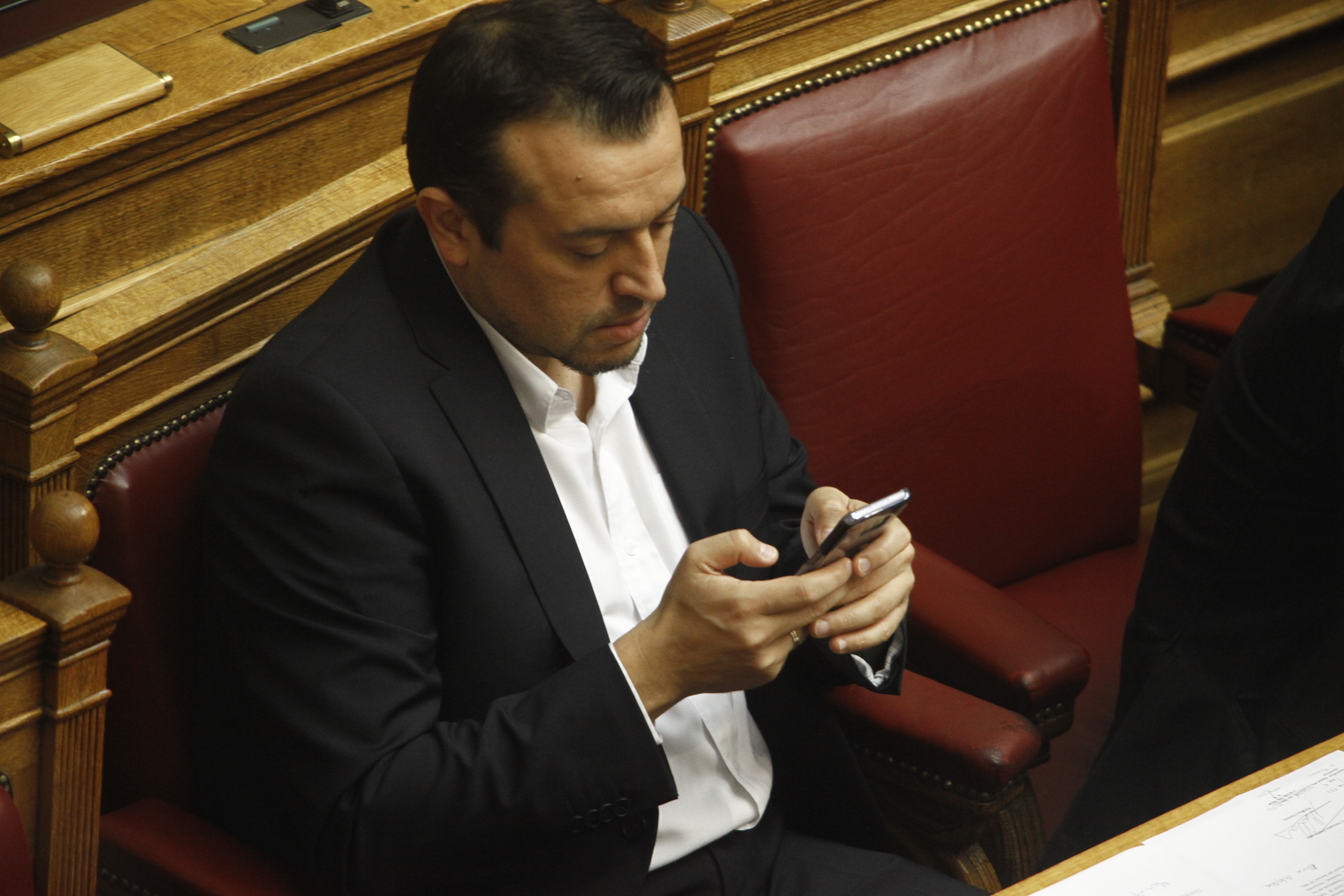 Ψηφίστηκαν κατά πλειοψηφία οι τροπολογίες για τις τηλεοπτικές άδειες