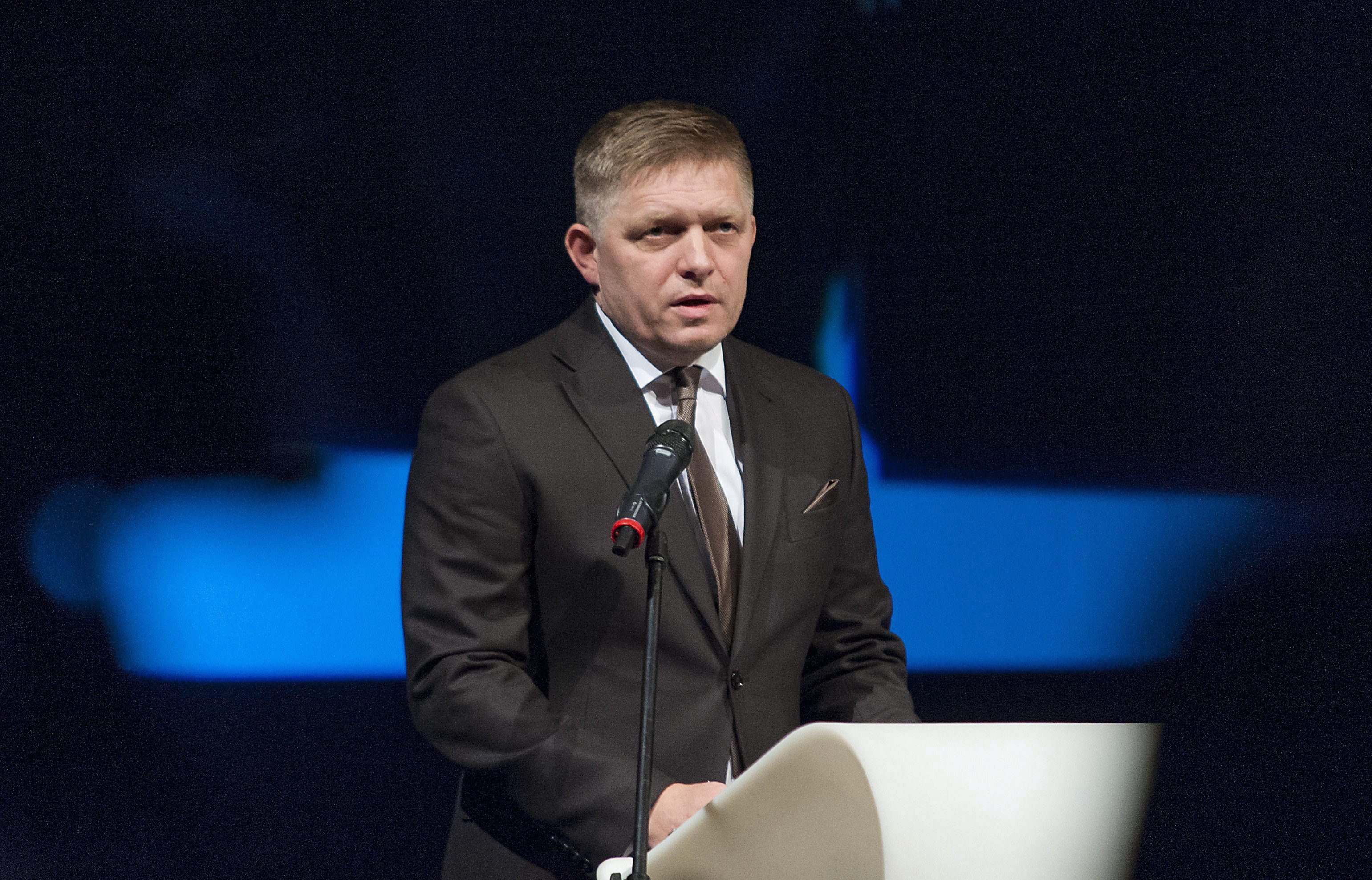 Ο Σλοβάκος πρωθυπουργός λέει σε δημοσιογράφους ότι είναι «βρώμικες πόρνες»