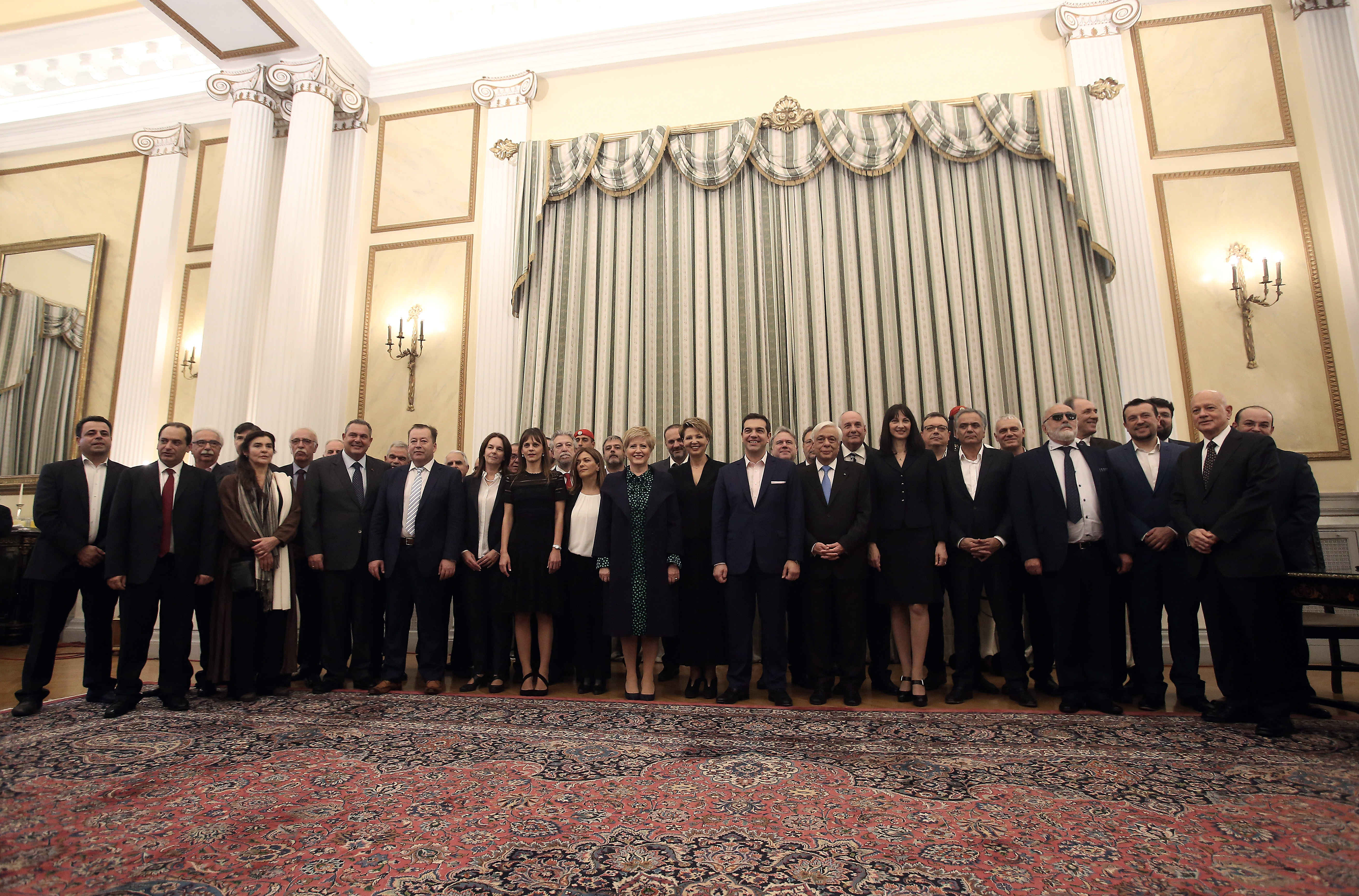 Public Issue: Δυσαρεστημένοι οι πολίτες από κυβέρνηση και αντιπολίτευση