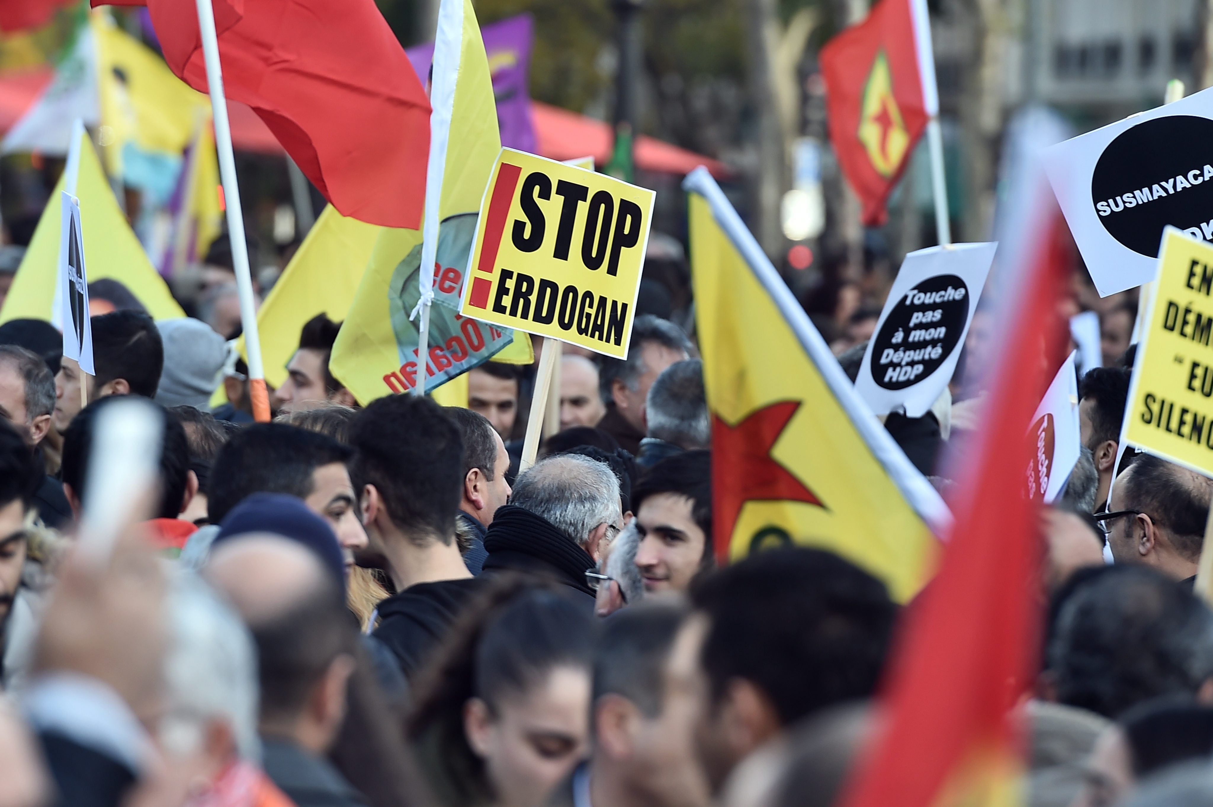 Τουρκία: Παγώνει την κοινοβουλευτική του παρουσία το HDP