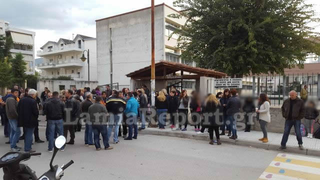 Διαμαρτυρία γονέων 6ου δημοτικού σχολείου Λαμίας για τα προσφυγόπουλα