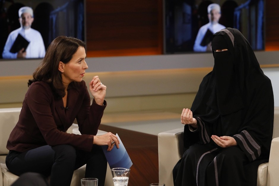 Γερμανία: Σάλος για καλεσμένη εκπομπής με μπούρκα και «προπαγάνδα της ISIS»