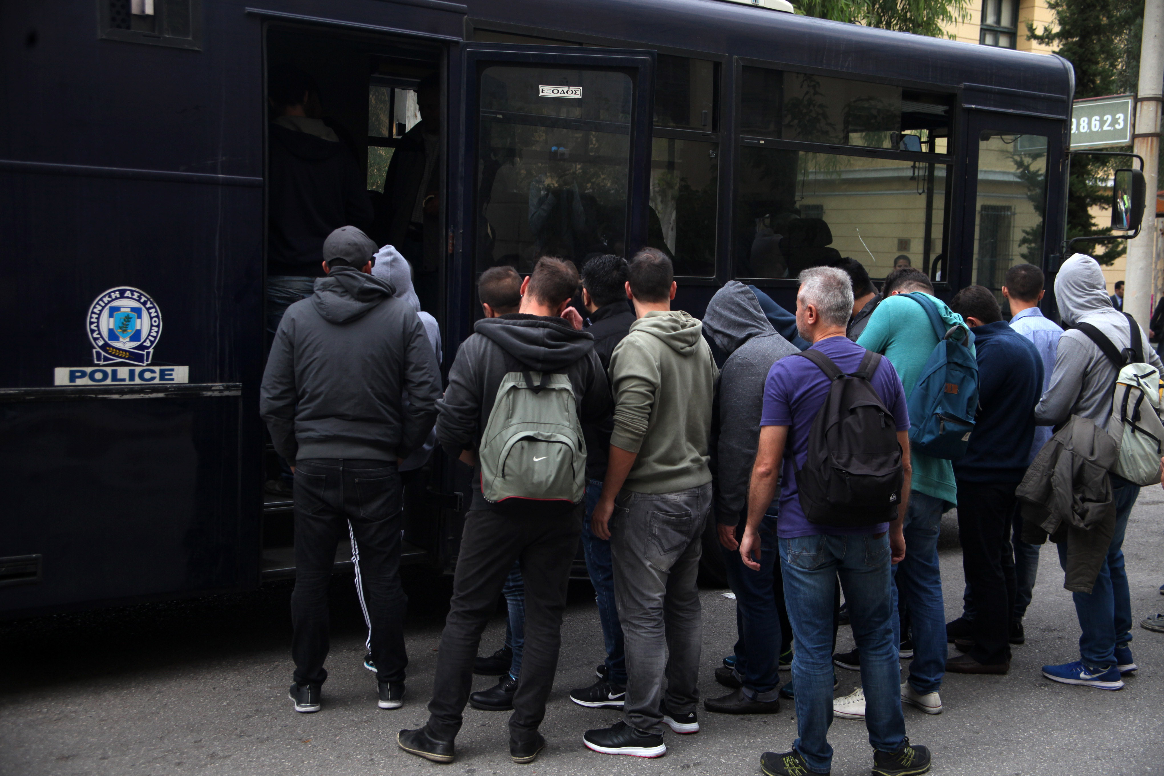 Προφυλακίστηκαν 11 συλληφθέντες από τη «μαφία των Ρομά»
