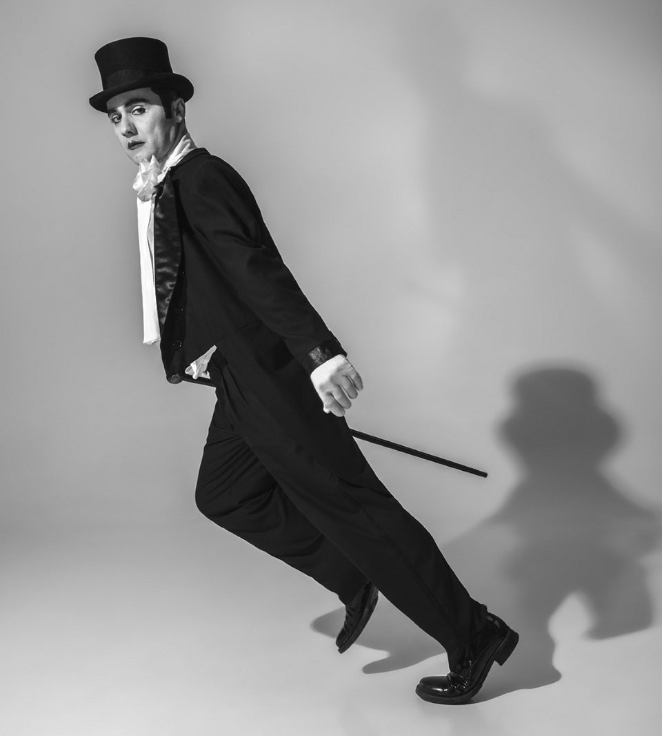 «Ο Πίθηκος του Κάφκα» με τον Χάρη Αττώνη – Προσκλήσεις