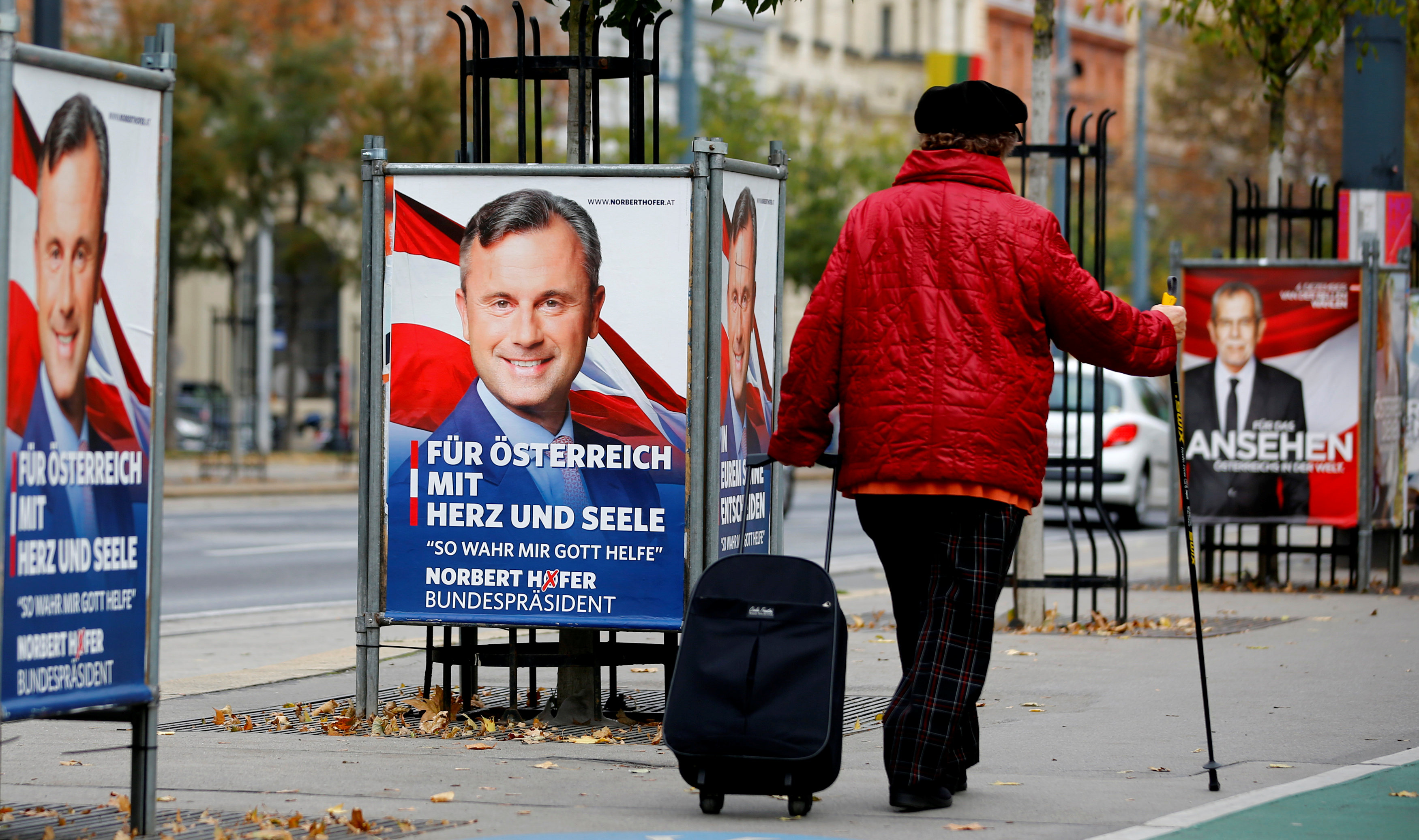 Αυστρία: Η Μέρκελ έπληξε την Ευρώπη, λέει ο ακροδεξιός που ζητά την προεδρία