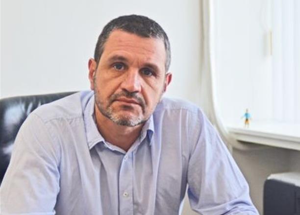 Παραίτηση με αιχμές από τον γγ Ανθρώπινων Δικαιωμάτων