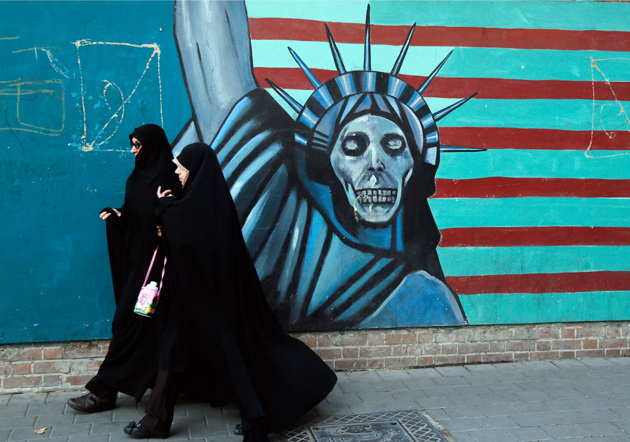 CIA προειδοποιεί Τραμπ: «Απόλυτη τρέλα» αν ακυρωθεί η συμφωνία με το Ιράν