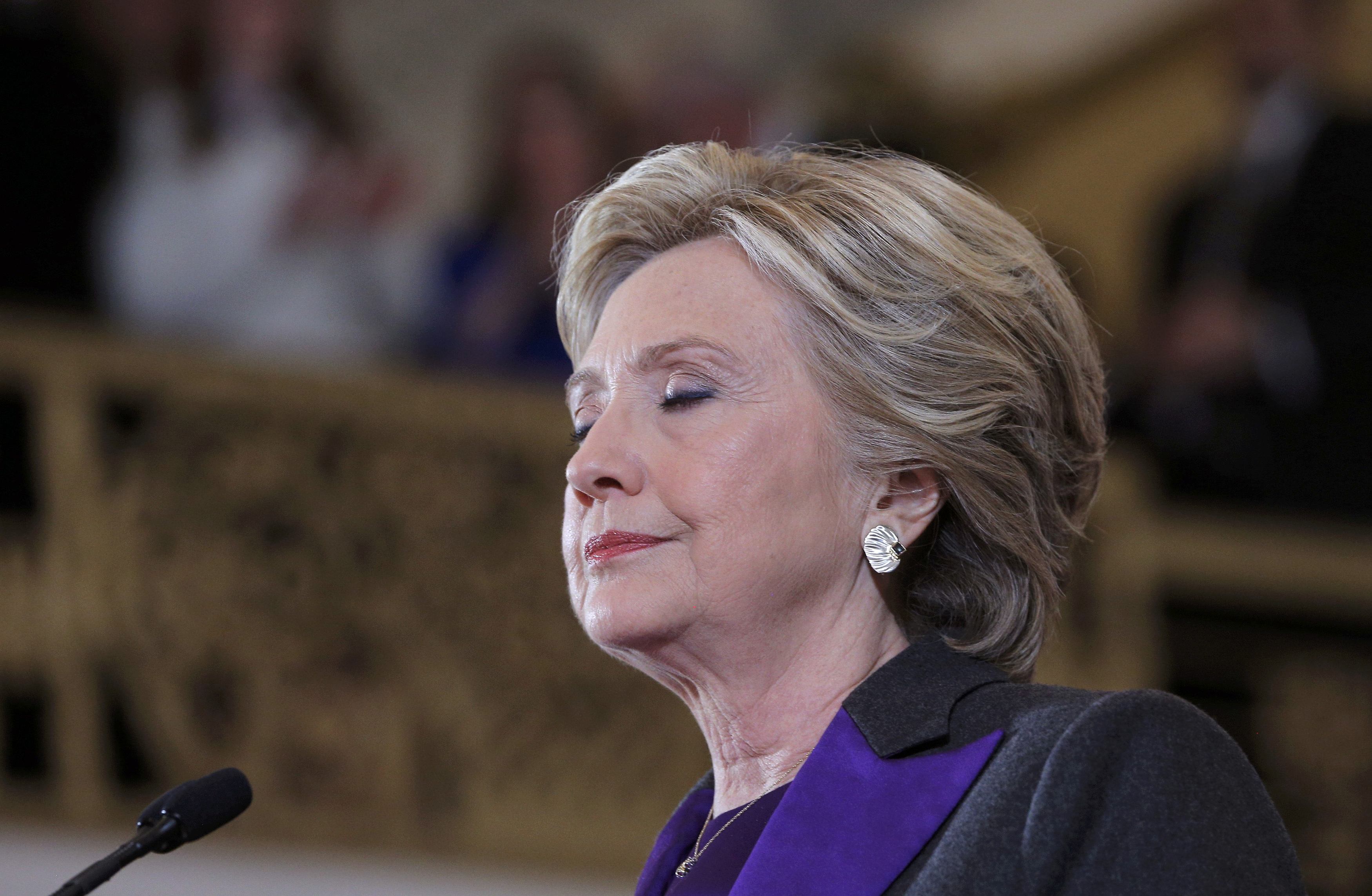 Τον διευθυντή του FBI κατηγορεί η Χίλαρι Κλίντον για την ήττα της