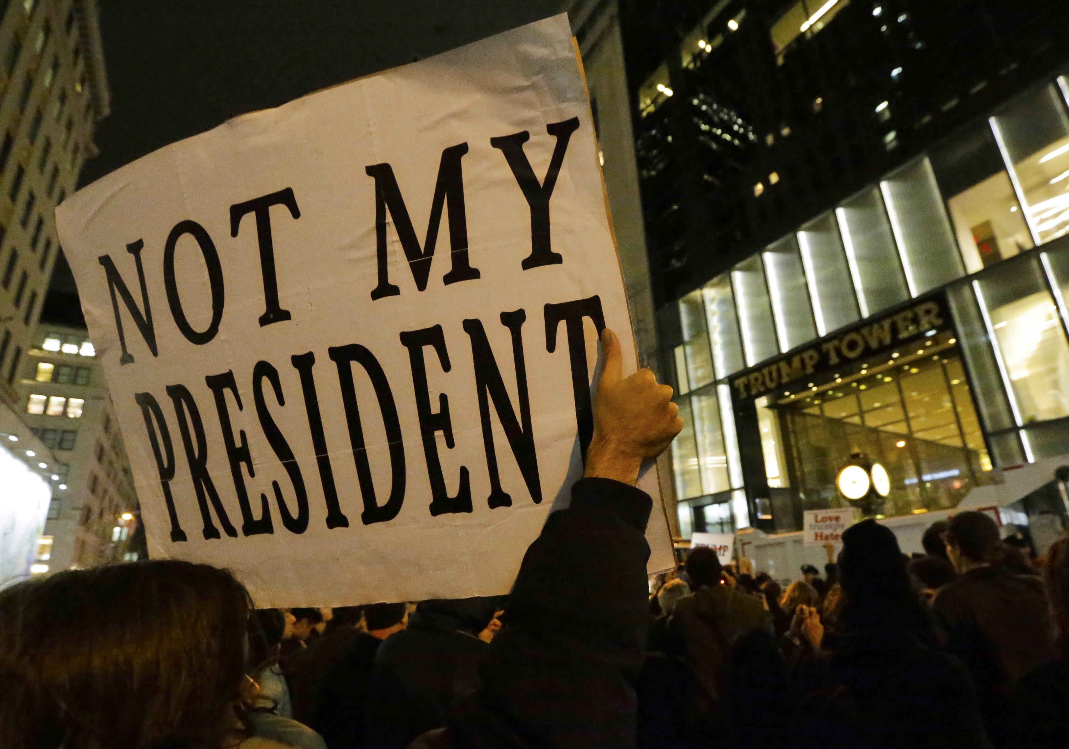 «Not my President»: Νέες διαδηλώσεις κατά του Τραμπ ανά τις ΗΠΑ