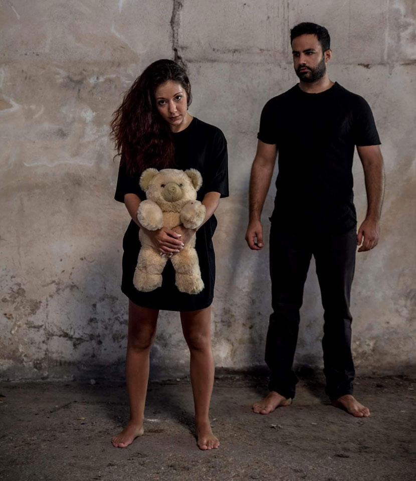 «Το κόκκινο µελίσσι»: αναµνήσεις που ζωντανεύουν ανάµεσα σε λούτρινα αρκουδάκια