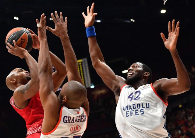 Νίκες για Εφές και Αρμάνι, ήττες για «Φενέρ» και Μπάμπεργκ