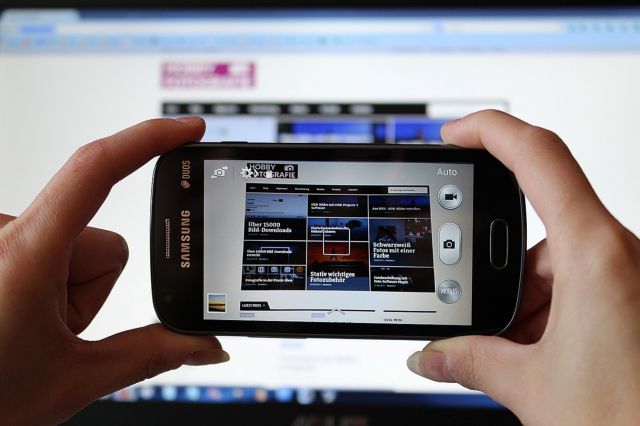 ΕΛΣΤΑΤ: Επτά στους δέκα χρήστες συνδέονται στο Διαδίκτυο εν κινήσει