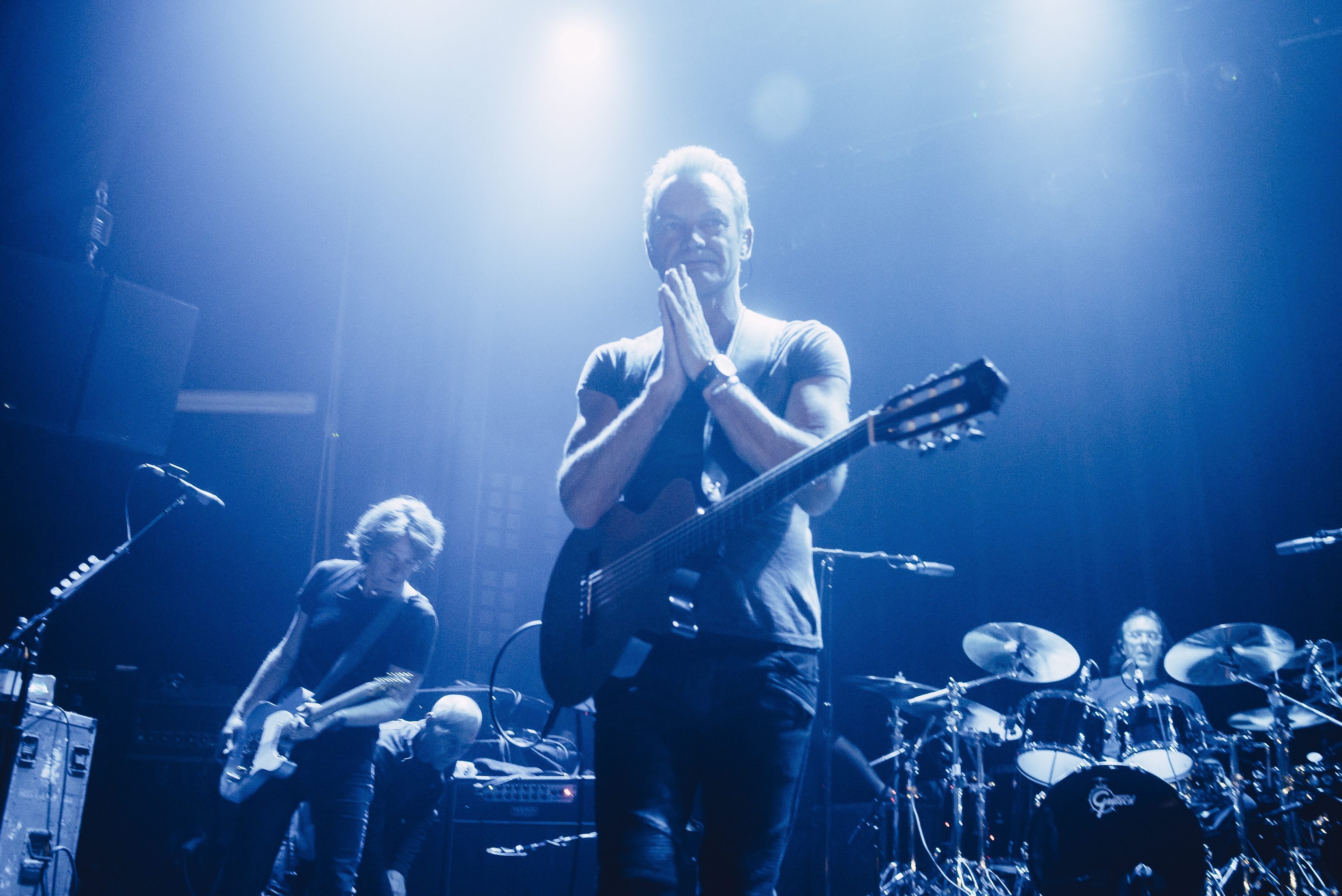 Συναυλία κάθαρσης και αναγέννησης με τον Στινγκ στο Bataclan έναν χρόνο μετά