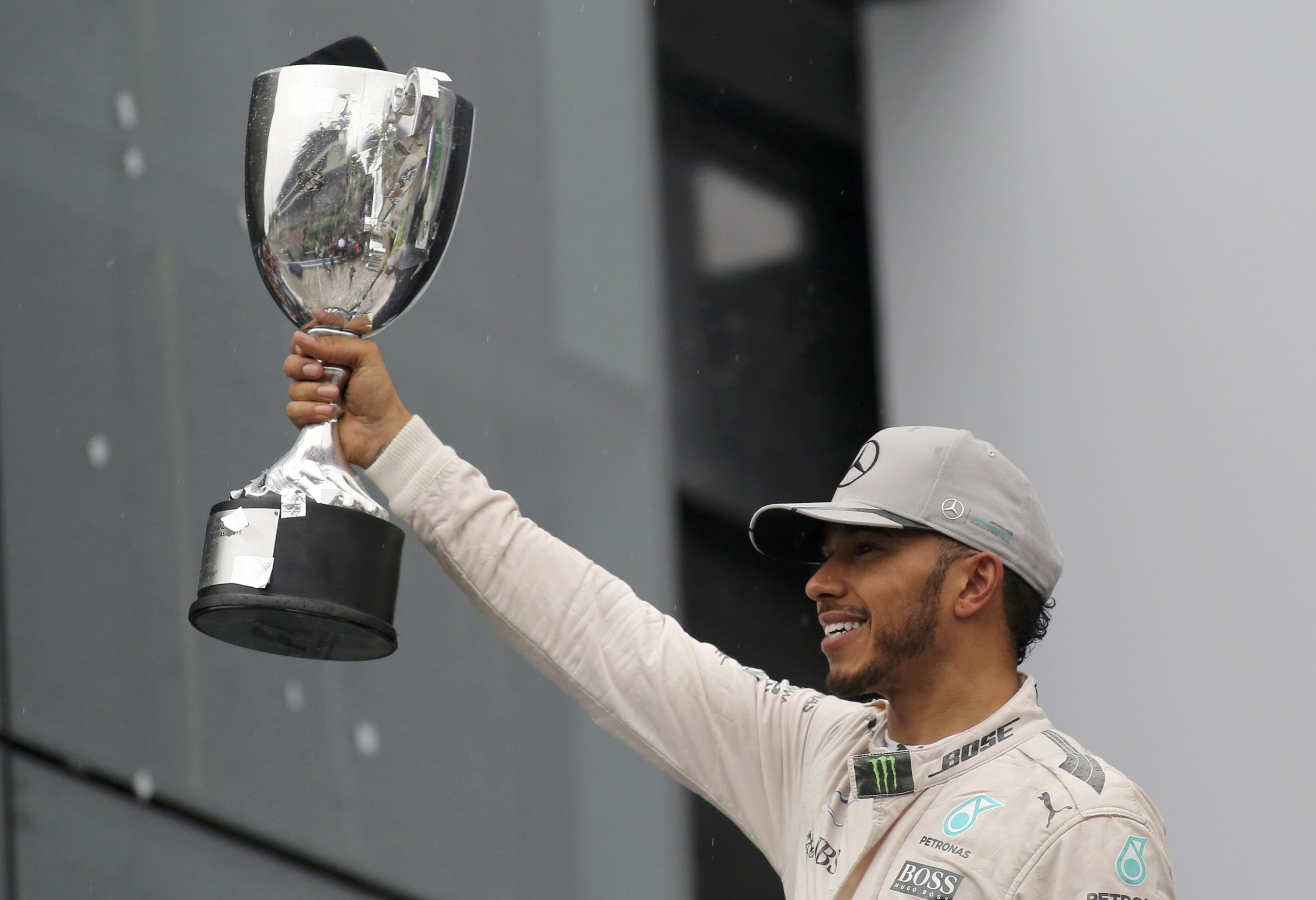 GP Bραζιλίας 2016: Νικητής στη βροχή ο L. Hamilton, θέαμα και ουσία από τον M. Verstappen
