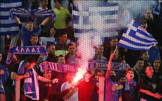 Καταγγελία για απειλή σε φίλαθλο της Εθνικής με μαχαίρι