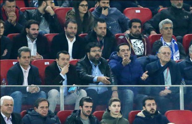 Γκολ στο 93′ υποσχέθηκε ο Τσίπρας στα αποδυτήρια της Εθνικής