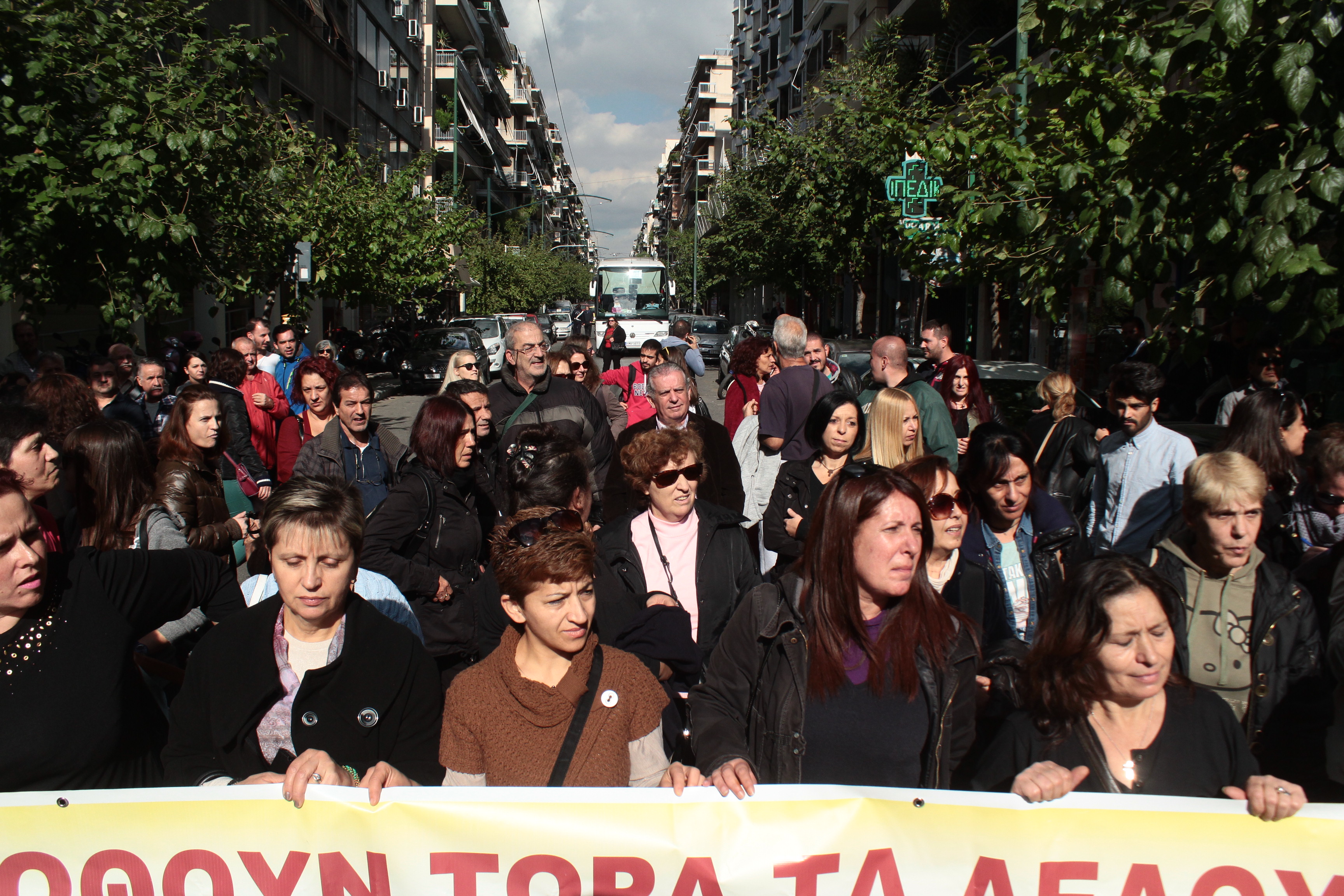 Συγκέντρωση νοσοκομειακών γιατρών, εργαζομένων και σωματείων στο υπ. Υγείας