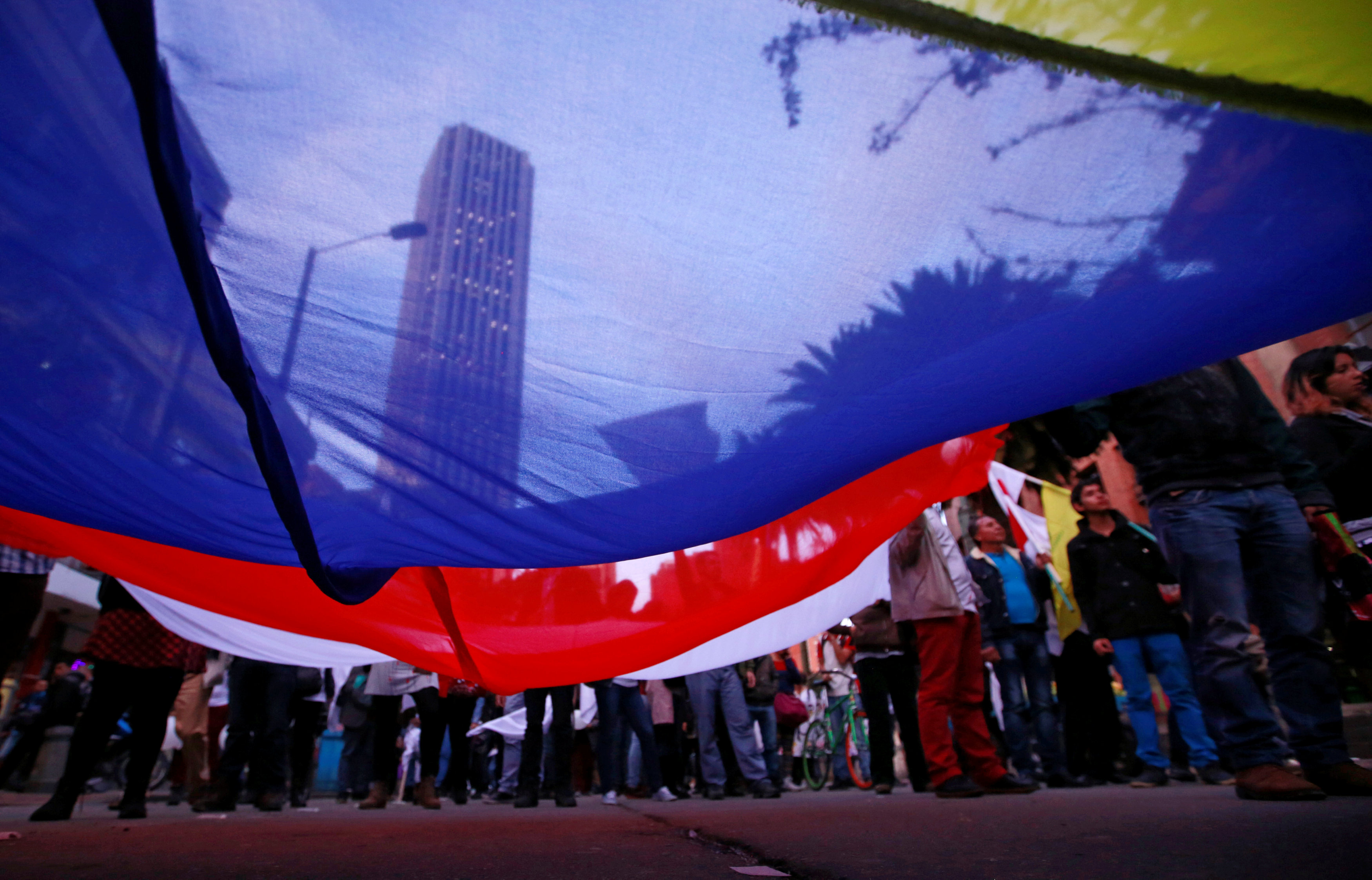 Εγκρίθηκε από τη Γερουσία της Κολομβίας η νέα συμφωνία με τους FARC