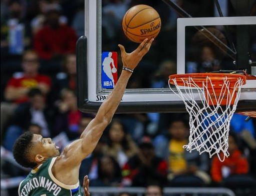 Φανταστικός Αντετοκούνμπο στο 93-89 των Μπακς επί των Μάτζικ